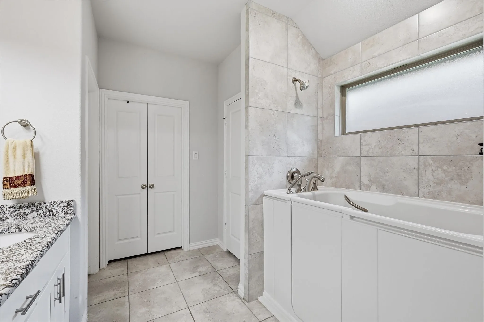 Single Family Residence For Sale in Denton County , 309 Ridge Drive, Justin, Texas 76247, 3 Bedrooms, 3 Bathrooms, 2 Garage spaces, 2,004 Sqft, built in 2022, Preowned, Price $359,900, mls#21255038, Real Estate Agent in Justin, Homes For Sale in Denton county, Homes For Sale in Justin, Realtor in Justin Texas, Real Estate Brokerage Independent Realty Texas, Luminita Cordes Realtor