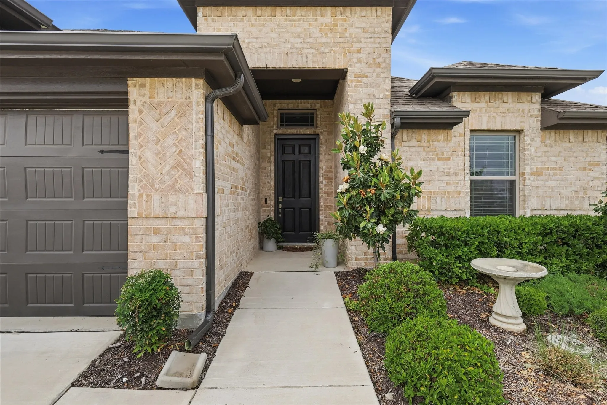 Single Family Residence For Sale in Denton County , 309 Ridge Drive, Justin, Texas 76247, 3 Bedrooms, 3 Bathrooms, 2 Garage spaces, 2,004 Sqft, built in 2022, Preowned, Price $359,900, mls#21255038, Real Estate Agent in Justin, Homes For Sale in Denton county, Homes For Sale in Justin, Realtor in Justin Texas, Real Estate Brokerage Independent Realty Texas, Luminita Cordes Realtor
