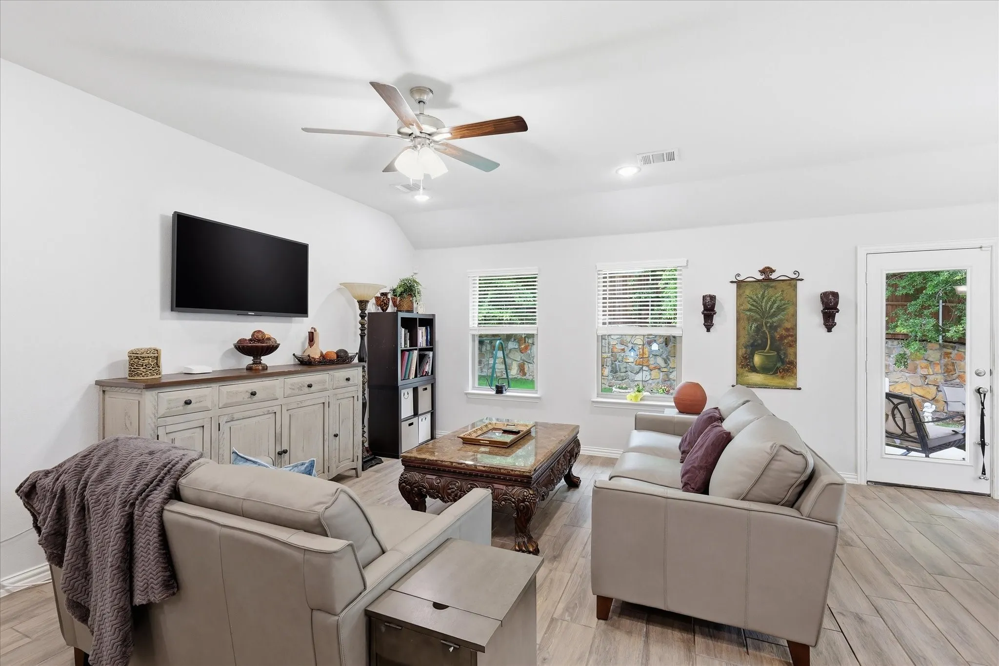 Single Family Residence For Sale in Denton County , 309 Ridge Drive, Justin, Texas 76247, 3 Bedrooms, 3 Bathrooms, 2 Garage spaces, 2,004 Sqft, built in 2022, Preowned, Price $359,900, mls#21255038, Real Estate Agent in Justin, Homes For Sale in Denton county, Homes For Sale in Justin, Realtor in Justin Texas, Real Estate Brokerage Independent Realty Texas, Luminita Cordes Realtor