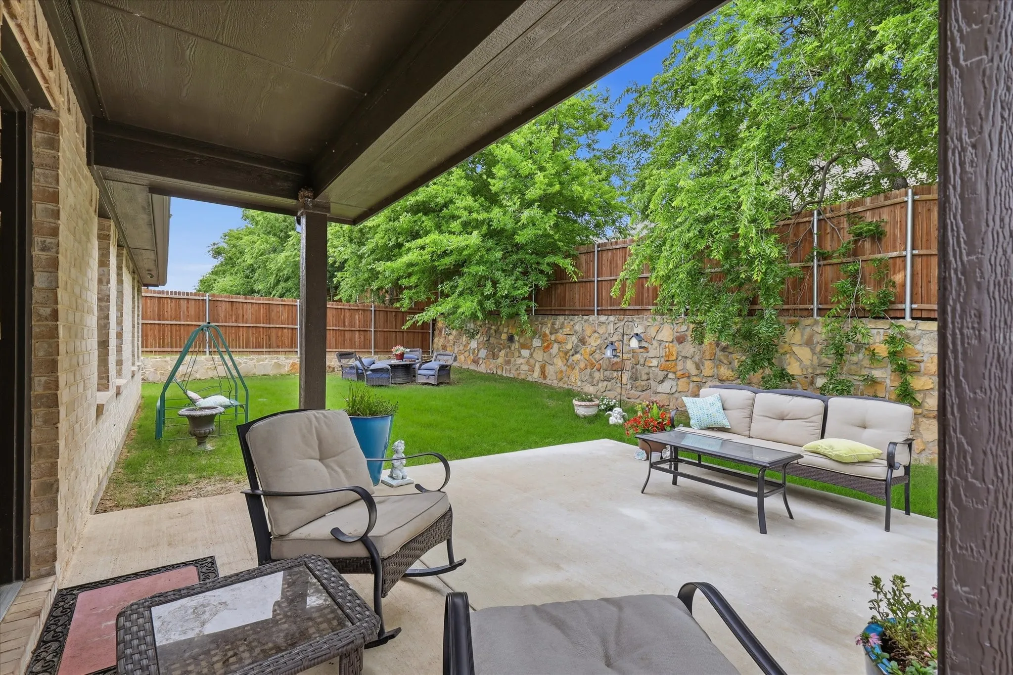 Single Family Residence For Sale in Denton County , 309 Ridge Drive, Justin, Texas 76247, 3 Bedrooms, 3 Bathrooms, 2 Garage spaces, 2,004 Sqft, built in 2022, Preowned, Price $359,900, mls#21255038, Real Estate Agent in Justin, Homes For Sale in Denton county, Homes For Sale in Justin, Realtor in Justin Texas, Real Estate Brokerage Independent Realty Texas, Luminita Cordes Realtor