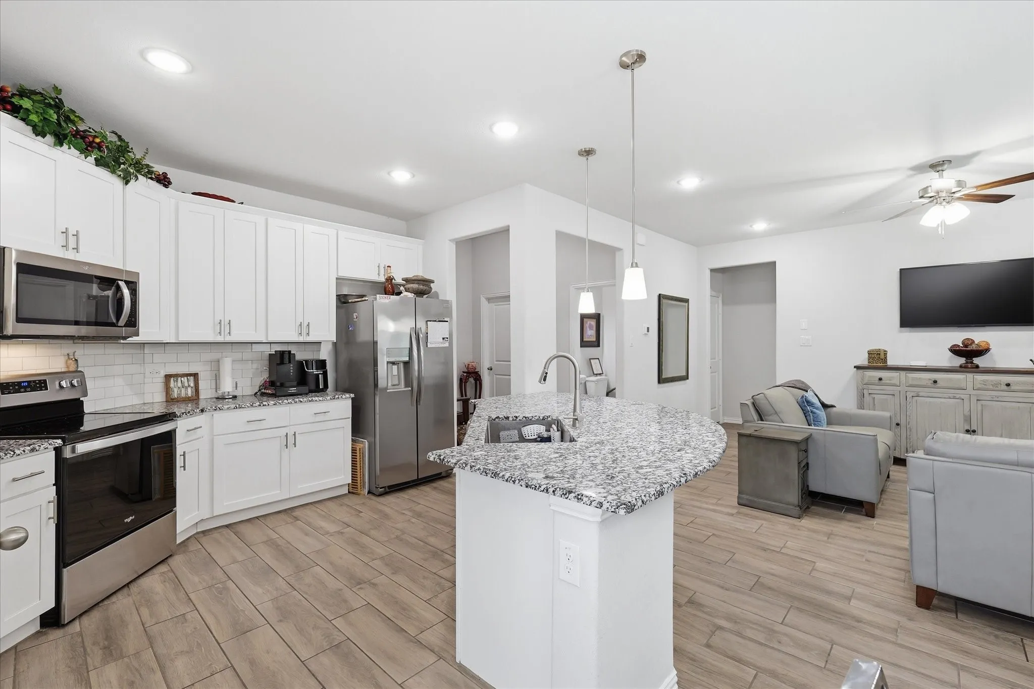 Single Family Residence For Sale in Denton County , 309 Ridge Drive, Justin, Texas 76247, 3 Bedrooms, 3 Bathrooms, 2 Garage spaces, 2,004 Sqft, built in 2022, Preowned, Price $359,900, mls#21255038, Real Estate Agent in Justin, Homes For Sale in Denton county, Homes For Sale in Justin, Realtor in Justin Texas, Real Estate Brokerage Independent Realty Texas, Luminita Cordes Realtor