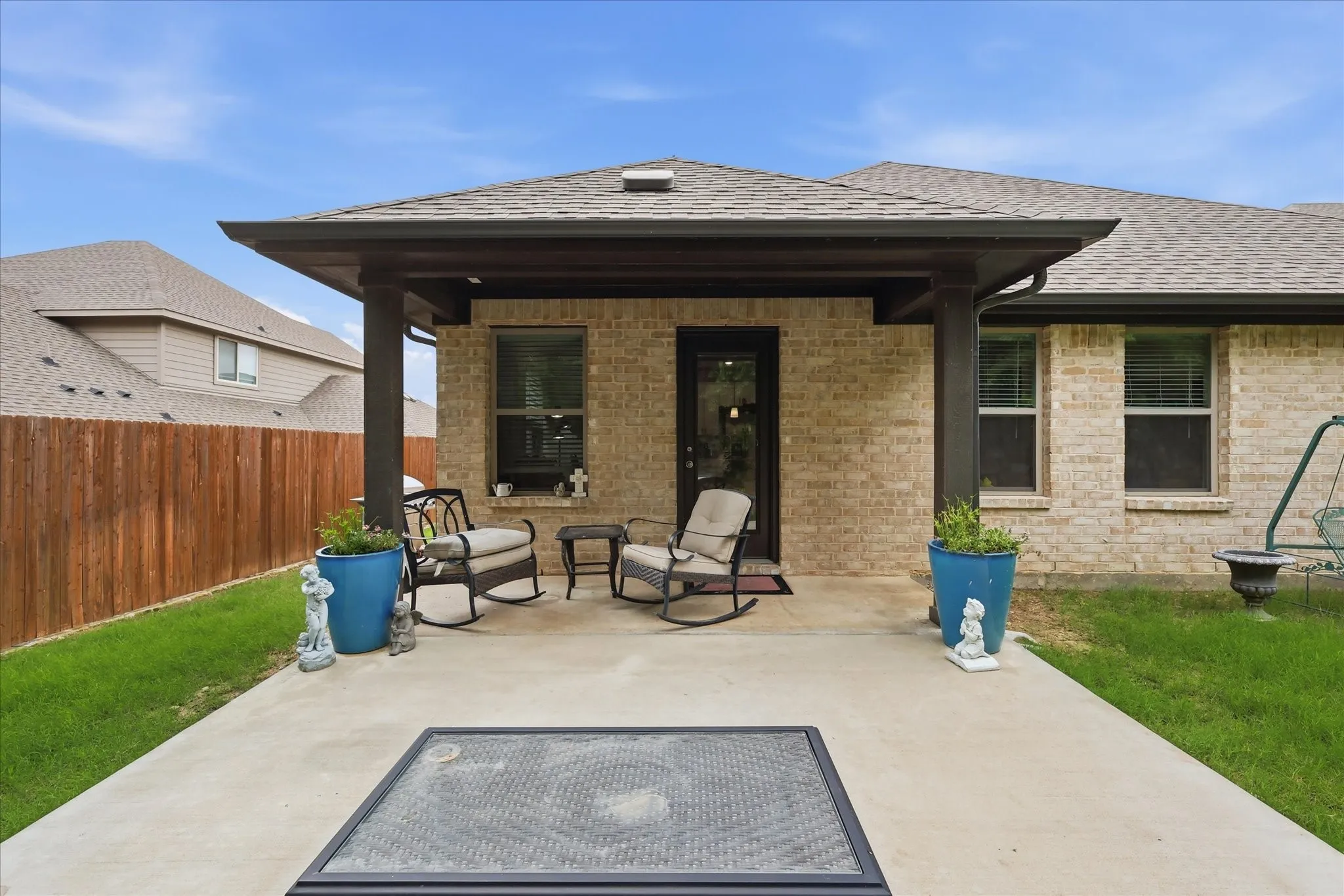 Single Family Residence For Sale in Denton County , 309 Ridge Drive, Justin, Texas 76247, 3 Bedrooms, 3 Bathrooms, 2 Garage spaces, 2,004 Sqft, built in 2022, Preowned, Price $359,900, mls#21255038, Real Estate Agent in Justin, Homes For Sale in Denton county, Homes For Sale in Justin, Realtor in Justin Texas, Real Estate Brokerage Independent Realty Texas, Luminita Cordes Realtor