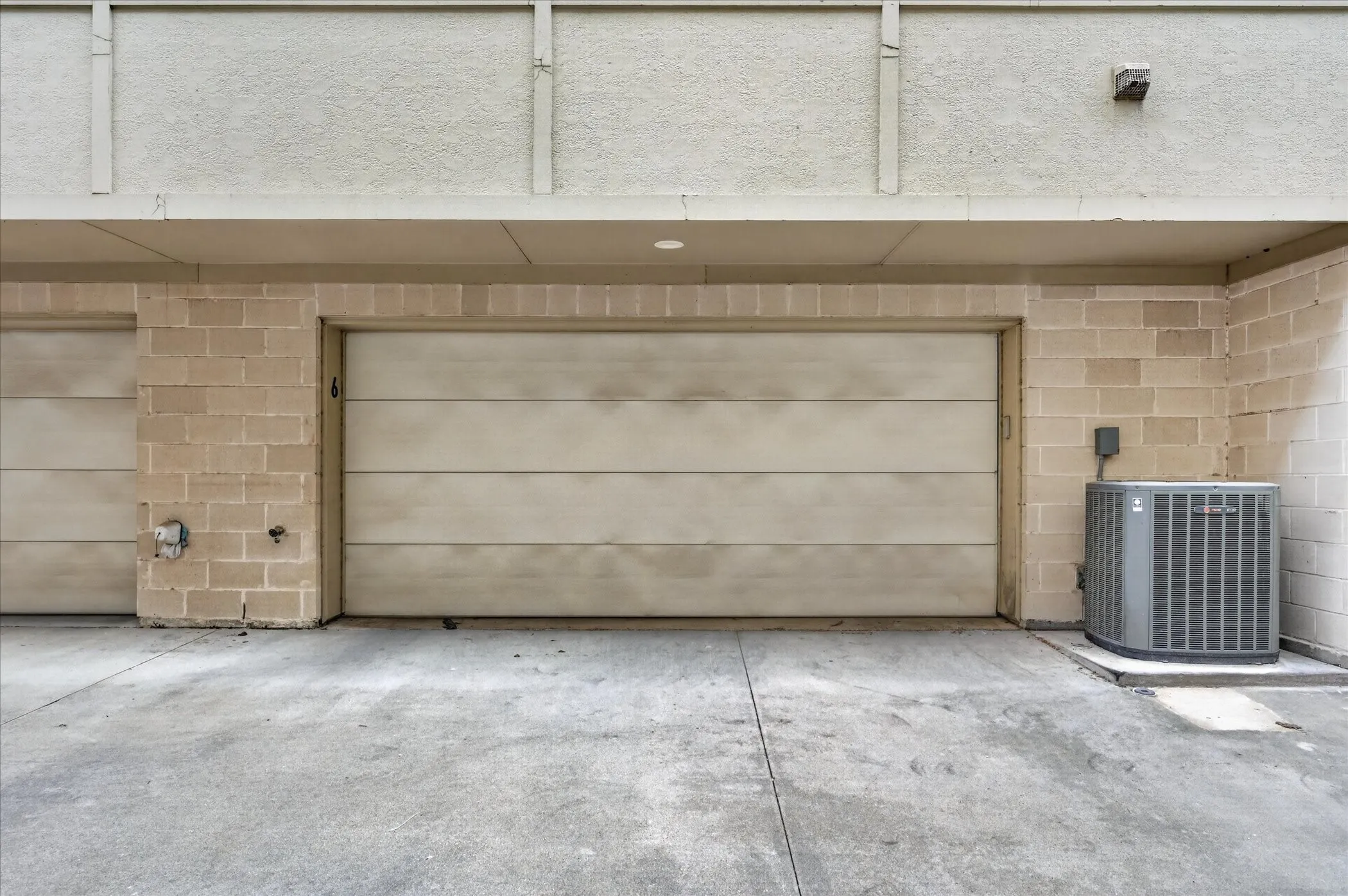 Condominium For Rent in Dallas County , 5618 Lindell Avenue 6, Dallas, Texas 75206, 2 Bedroom, 3 Bathroom, 2 Garage spaces, 1,640 Sqft, built in 2008, mls#21250451, Real Estate Agent in Dallas, Homes For Rent in Dallas county, Homes For Rent in Dallas, Realtor in Dallas Texas, Real Estate Brokerage Independent Realty Texas, Luminita Cordes Realtor