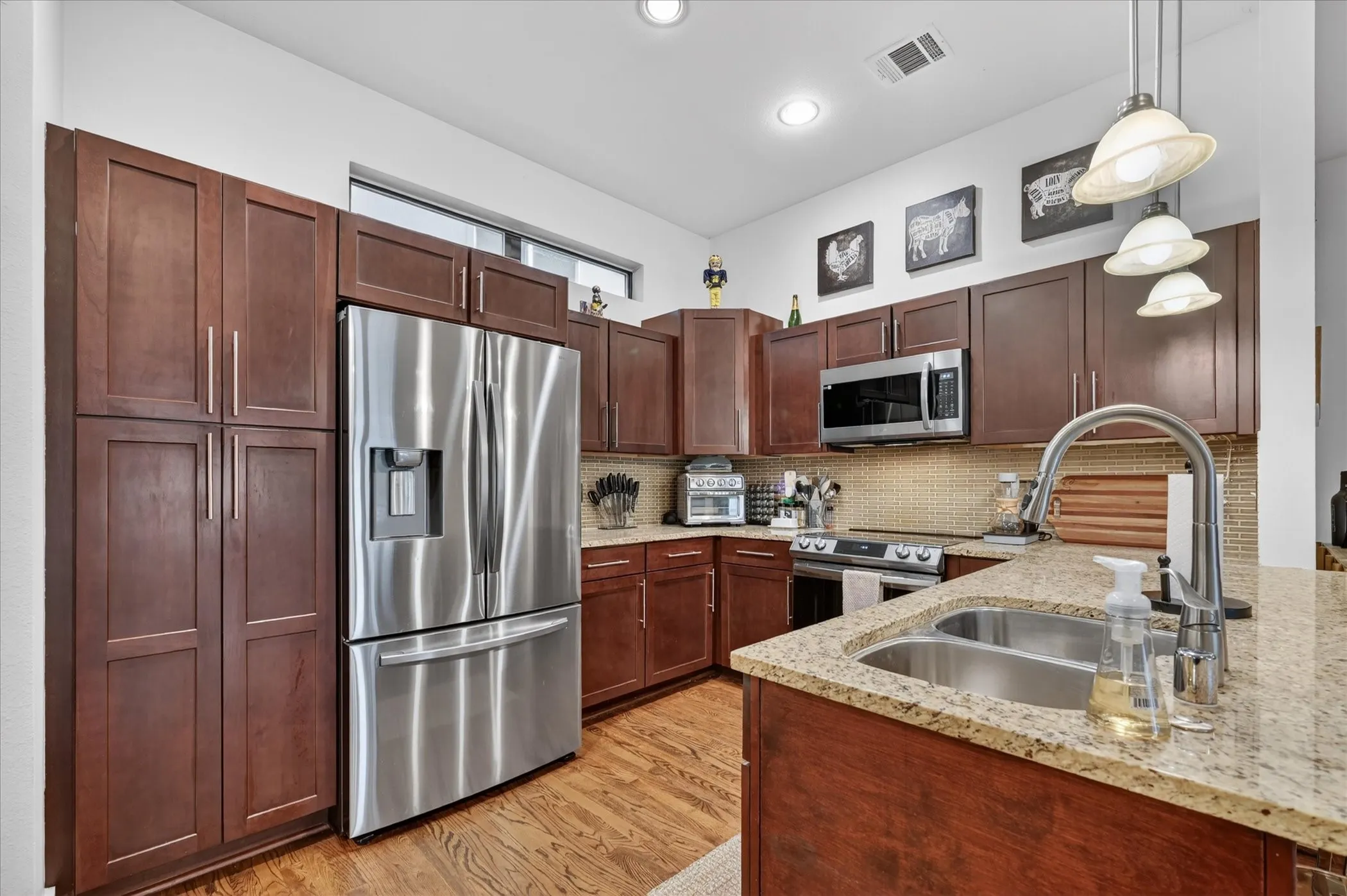 Condominium For Rent in Dallas County , 5618 Lindell Avenue 6, Dallas, Texas 75206, 2 Bedroom, 3 Bathroom, 2 Garage spaces, 1,640 Sqft, built in 2008, mls#21250451, Real Estate Agent in Dallas, Homes For Rent in Dallas county, Homes For Rent in Dallas, Realtor in Dallas Texas, Real Estate Brokerage Independent Realty Texas, Luminita Cordes Realtor