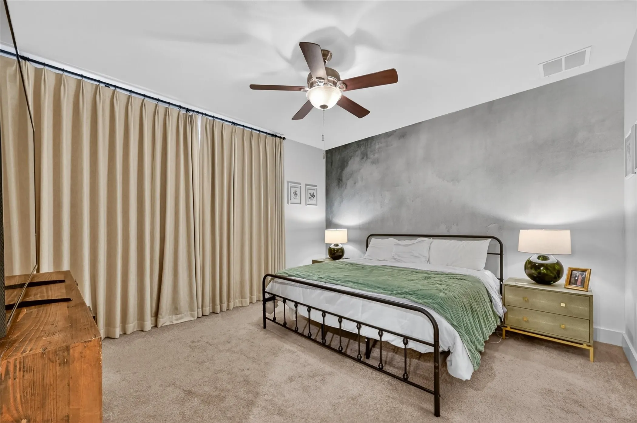 Condominium For Rent in Dallas County , 5618 Lindell Avenue 6, Dallas, Texas 75206, 2 Bedroom, 3 Bathroom, 2 Garage spaces, 1,640 Sqft, built in 2008, mls#21250451, Real Estate Agent in Dallas, Homes For Rent in Dallas county, Homes For Rent in Dallas, Realtor in Dallas Texas, Real Estate Brokerage Independent Realty Texas, Luminita Cordes Realtor