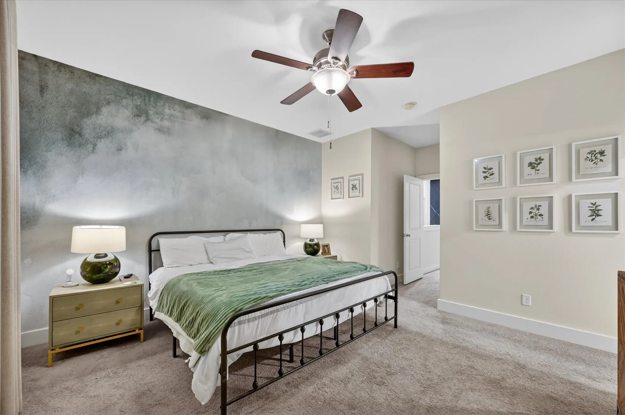 Condominium For Rent in Dallas County , 5618 Lindell Avenue 6, Dallas, Texas 75206, 2 Bedroom, 3 Bathroom, 2 Garage spaces, 1,640 Sqft, built in 2008, mls#21250451, Real Estate Agent in Dallas, Homes For Rent in Dallas county, Homes For Rent in Dallas, Realtor in Dallas Texas, Real Estate Brokerage Independent Realty Texas, Luminita Cordes Realtor