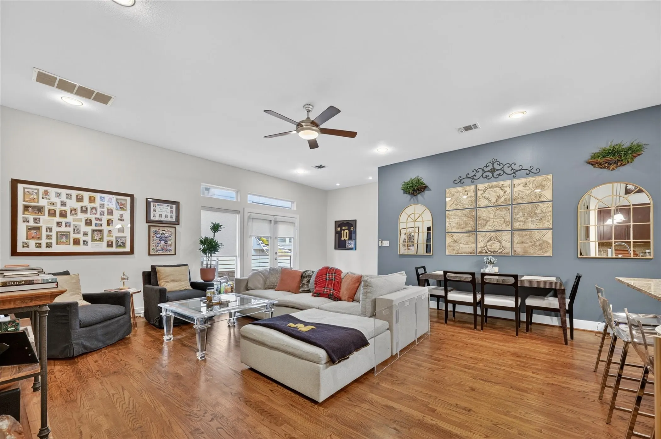 Condominium For Rent in Dallas County , 5618 Lindell Avenue 6, Dallas, Texas 75206, 2 Bedroom, 3 Bathroom, 2 Garage spaces, 1,640 Sqft, built in 2008, mls#21250451, Real Estate Agent in Dallas, Homes For Rent in Dallas county, Homes For Rent in Dallas, Realtor in Dallas Texas, Real Estate Brokerage Independent Realty Texas, Luminita Cordes Realtor