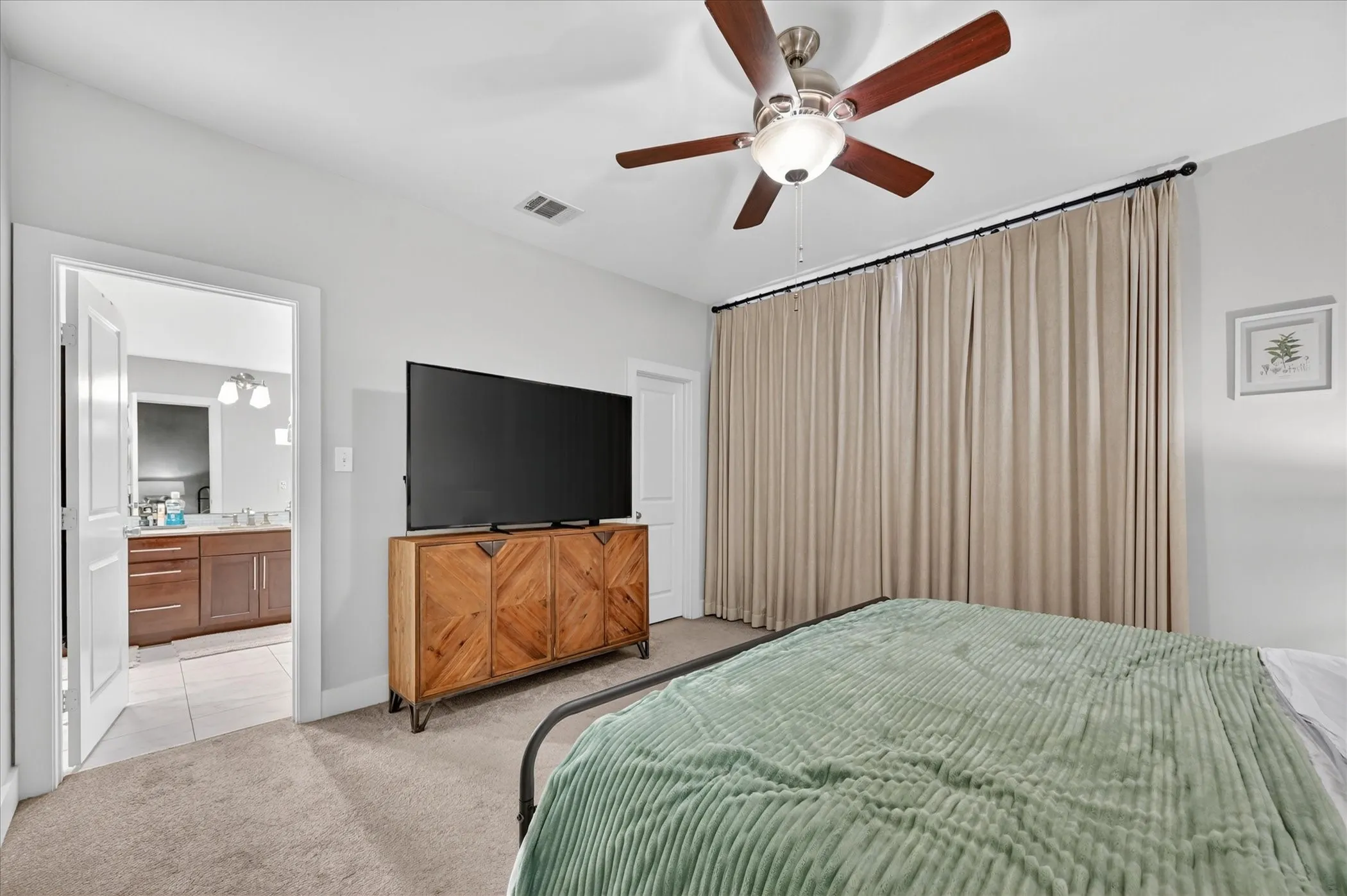 Condominium For Rent in Dallas County , 5618 Lindell Avenue 6, Dallas, Texas 75206, 2 Bedroom, 3 Bathroom, 2 Garage spaces, 1,640 Sqft, built in 2008, mls#21250451, Real Estate Agent in Dallas, Homes For Rent in Dallas county, Homes For Rent in Dallas, Realtor in Dallas Texas, Real Estate Brokerage Independent Realty Texas, Luminita Cordes Realtor