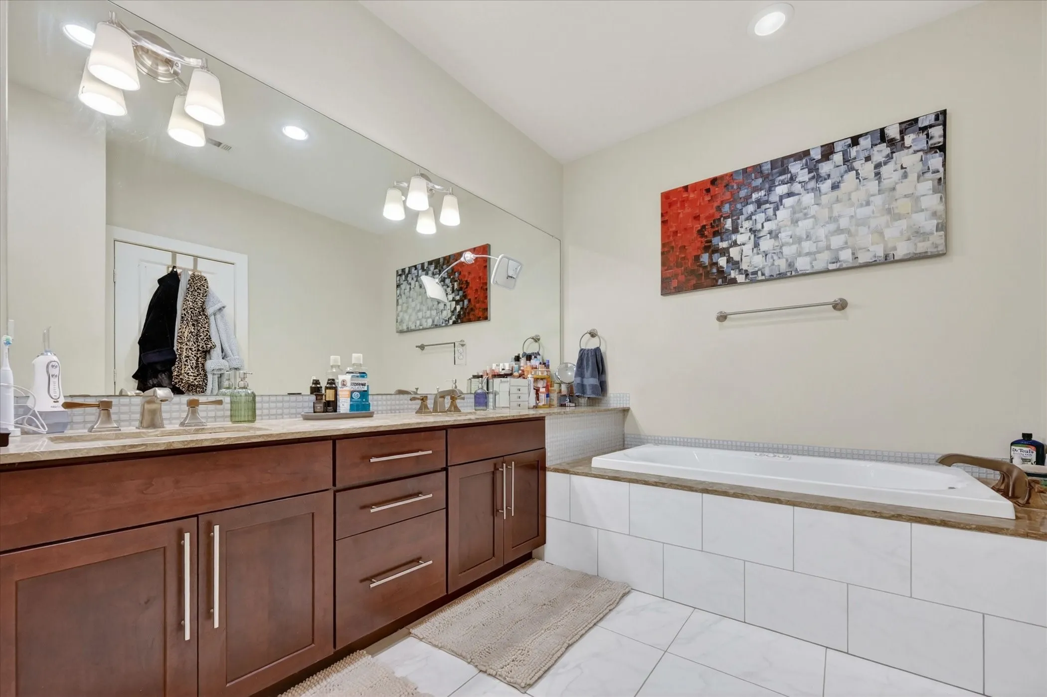 Condominium For Rent in Dallas County , 5618 Lindell Avenue 6, Dallas, Texas 75206, 2 Bedroom, 3 Bathroom, 2 Garage spaces, 1,640 Sqft, built in 2008, mls#21250451, Real Estate Agent in Dallas, Homes For Rent in Dallas county, Homes For Rent in Dallas, Realtor in Dallas Texas, Real Estate Brokerage Independent Realty Texas, Luminita Cordes Realtor