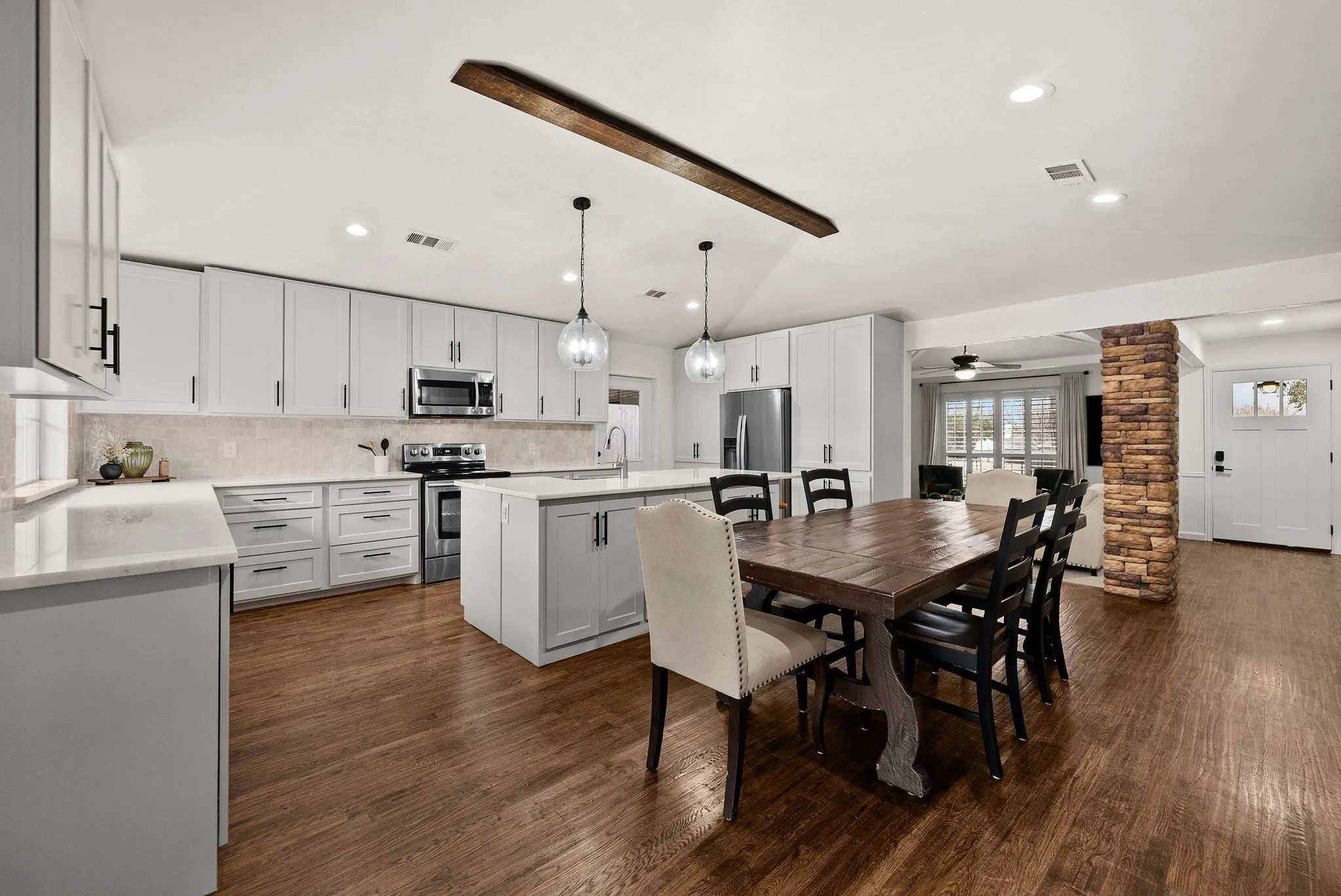 Single Family Residence For Sale in Collin County , 8074 Dove Cove, Frisco, Texas 75034, 3 Bedroom, 3 Bathroom, 1 Garage spaces, 2,097 Sqft, built in 1976, Preowned, mls#21239554, Real Estate Agent in Frisco, Homes For Sale in Collin county, Homes For Sale in Frisco, Realtor in Frisco Texas, Real Estate Brokerage Independent Realty Texas, Luminita Cordes Realtor