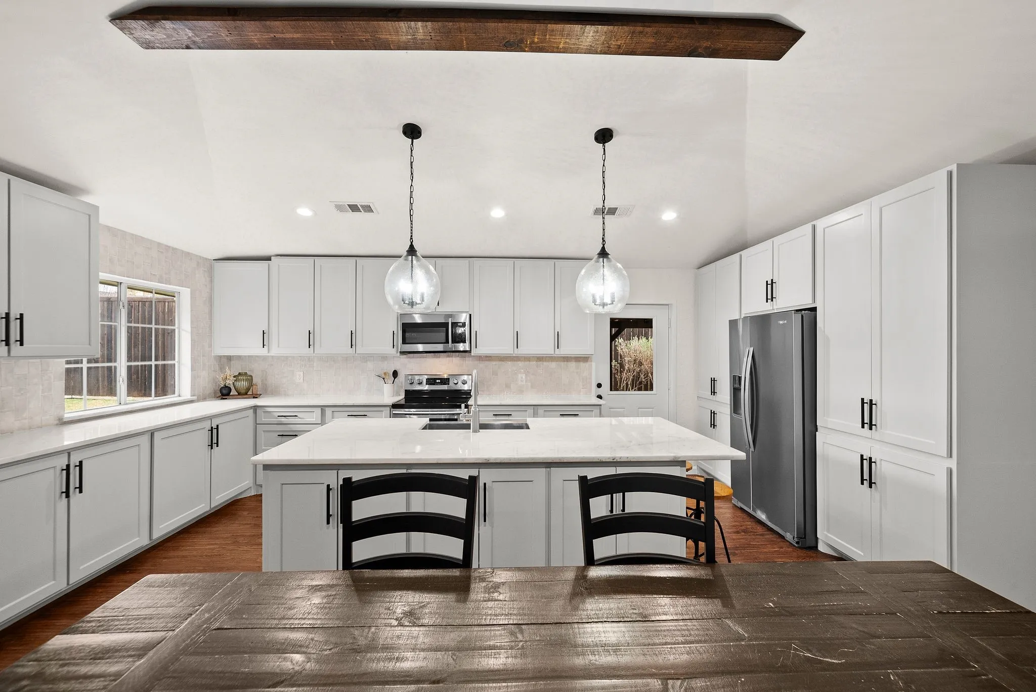 Single Family Residence For Sale in Collin County , 8074 Dove Cove, Frisco, Texas 75034, 3 Bedroom, 3 Bathroom, 1 Garage spaces, 2,097 Sqft, built in 1976, Preowned, mls#21239554, Real Estate Agent in Frisco, Homes For Sale in Collin county, Homes For Sale in Frisco, Realtor in Frisco Texas, Real Estate Brokerage Independent Realty Texas, Luminita Cordes Realtor