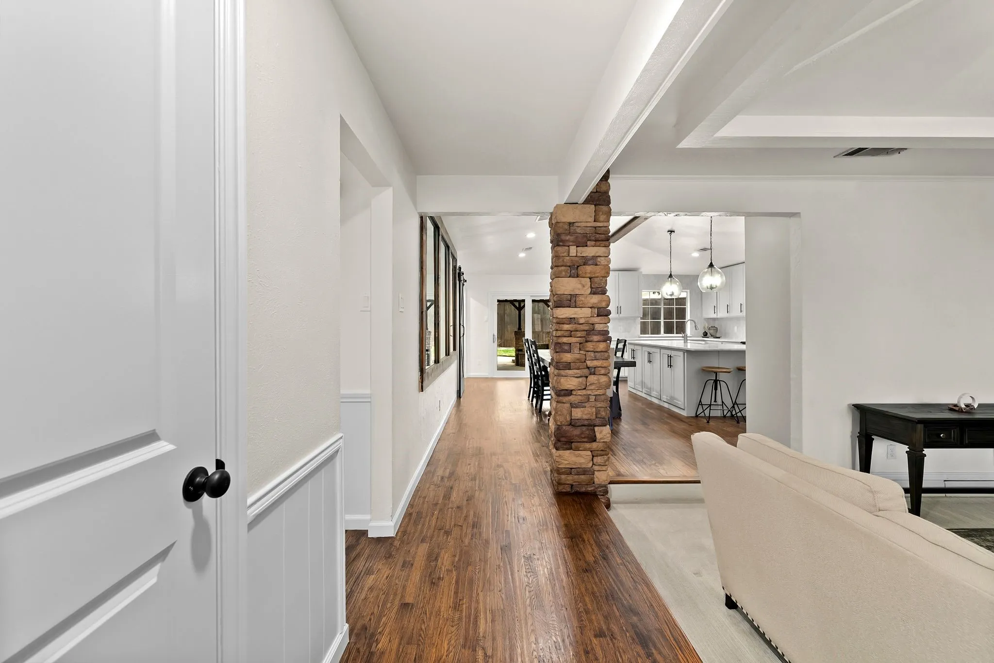 Single Family Residence For Sale in Collin County , 8074 Dove Cove, Frisco, Texas 75034, 3 Bedroom, 3 Bathroom, 1 Garage spaces, 2,097 Sqft, built in 1976, Preowned, mls#21239554, Real Estate Agent in Frisco, Homes For Sale in Collin county, Homes For Sale in Frisco, Realtor in Frisco Texas, Real Estate Brokerage Independent Realty Texas, Luminita Cordes Realtor