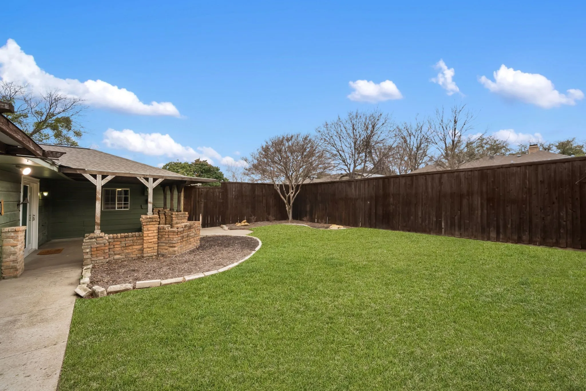Single Family Residence For Sale in Collin County , 8074 Dove Cove, Frisco, Texas 75034, 3 Bedroom, 3 Bathroom, 1 Garage spaces, 2,097 Sqft, built in 1976, Preowned, mls#21239554, Real Estate Agent in Frisco, Homes For Sale in Collin county, Homes For Sale in Frisco, Realtor in Frisco Texas, Real Estate Brokerage Independent Realty Texas, Luminita Cordes Realtor