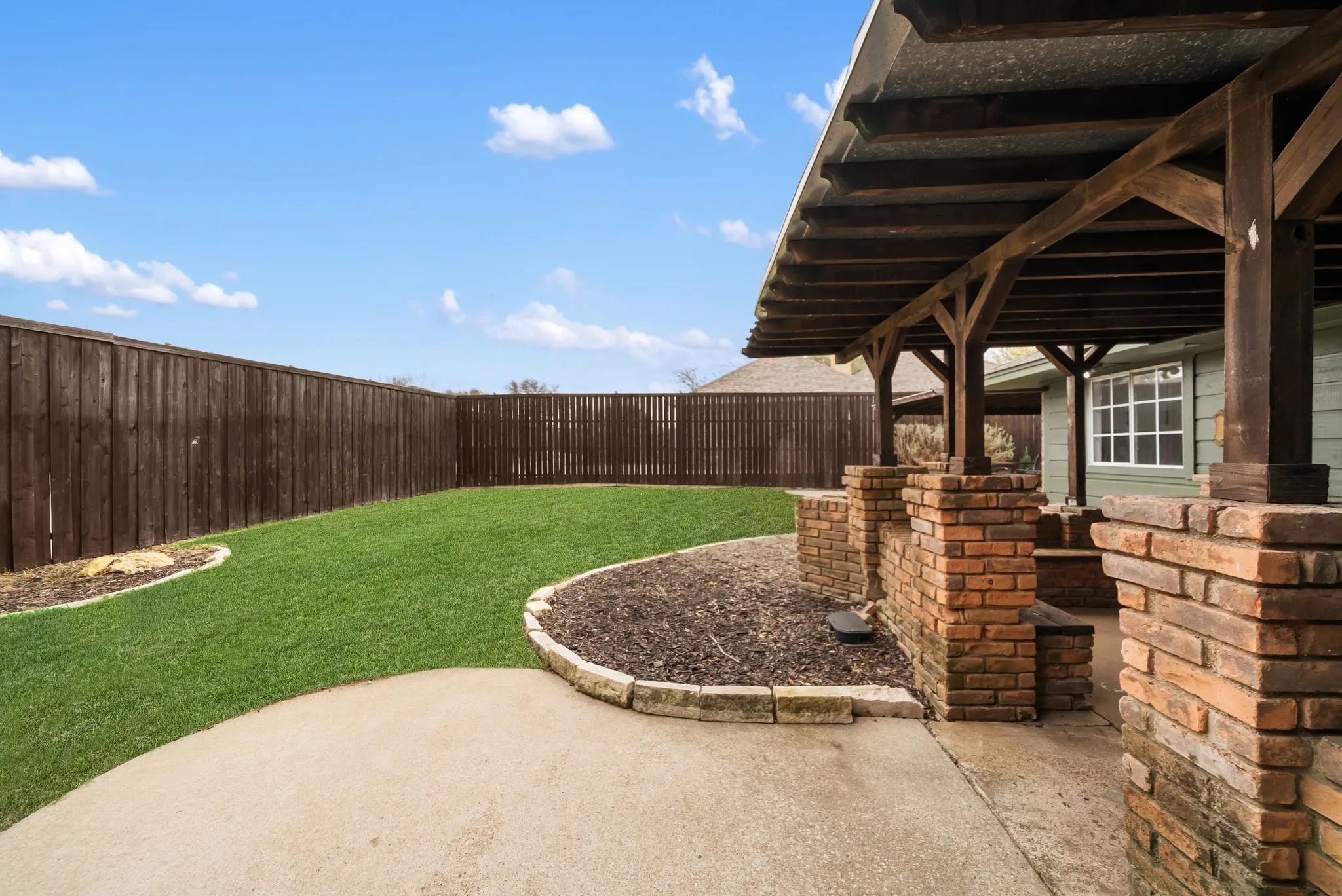Single Family Residence For Sale in Collin County , 8074 Dove Cove, Frisco, Texas 75034, 3 Bedroom, 3 Bathroom, 1 Garage spaces, 2,097 Sqft, built in 1976, Preowned, mls#21239554, Real Estate Agent in Frisco, Homes For Sale in Collin county, Homes For Sale in Frisco, Realtor in Frisco Texas, Real Estate Brokerage Independent Realty Texas, Luminita Cordes Realtor