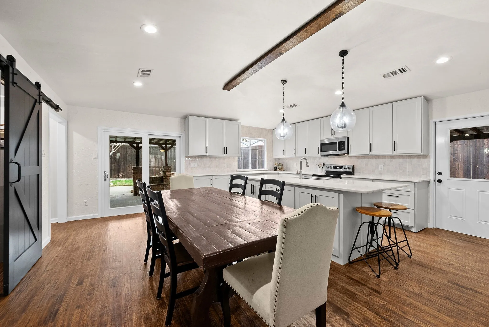 Single Family Residence For Sale in Collin County , 8074 Dove Cove, Frisco, Texas 75034, 3 Bedroom, 3 Bathroom, 1 Garage spaces, 2,097 Sqft, built in 1976, Preowned, mls#21239554, Real Estate Agent in Frisco, Homes For Sale in Collin county, Homes For Sale in Frisco, Realtor in Frisco Texas, Real Estate Brokerage Independent Realty Texas, Luminita Cordes Realtor