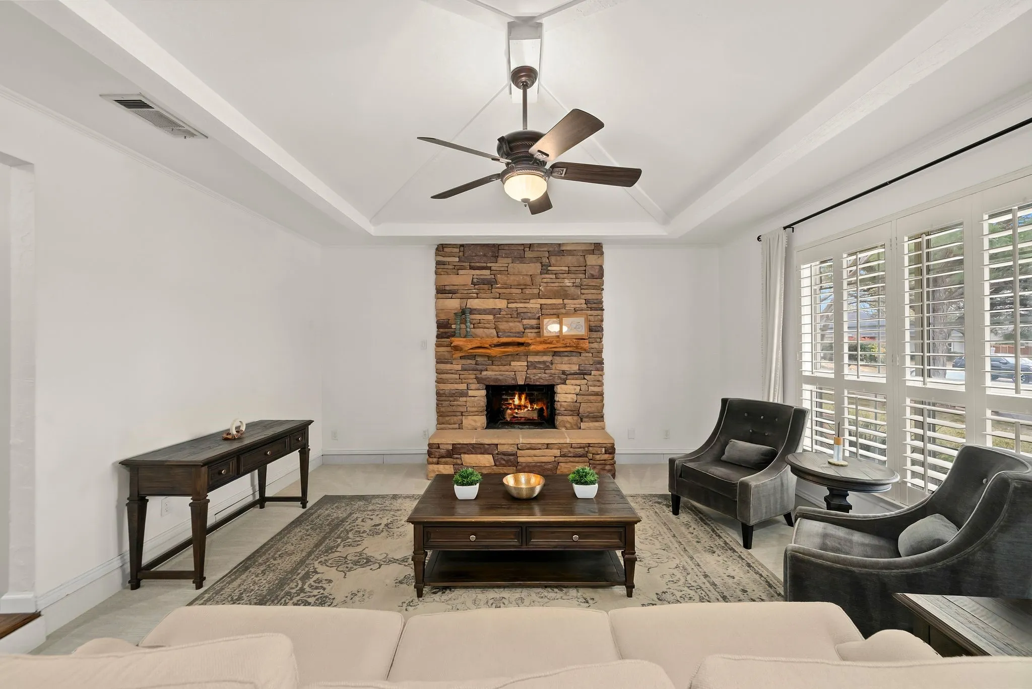 Single Family Residence For Sale in Collin County , 8074 Dove Cove, Frisco, Texas 75034, 3 Bedroom, 3 Bathroom, 1 Garage spaces, 2,097 Sqft, built in 1976, Preowned, mls#21239554, Real Estate Agent in Frisco, Homes For Sale in Collin county, Homes For Sale in Frisco, Realtor in Frisco Texas, Real Estate Brokerage Independent Realty Texas, Luminita Cordes Realtor