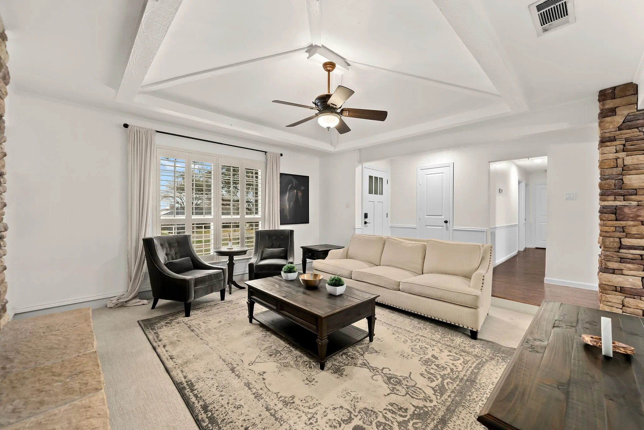 Single Family Residence For Sale in Collin County , 8074 Dove Cove, Frisco, Texas 75034, 3 Bedroom, 3 Bathroom, 1 Garage spaces, 2,097 Sqft, built in 1976, Preowned, mls#21239554, Real Estate Agent in Frisco, Homes For Sale in Collin county, Homes For Sale in Frisco, Realtor in Frisco Texas, Real Estate Brokerage Independent Realty Texas, Luminita Cordes Realtor
