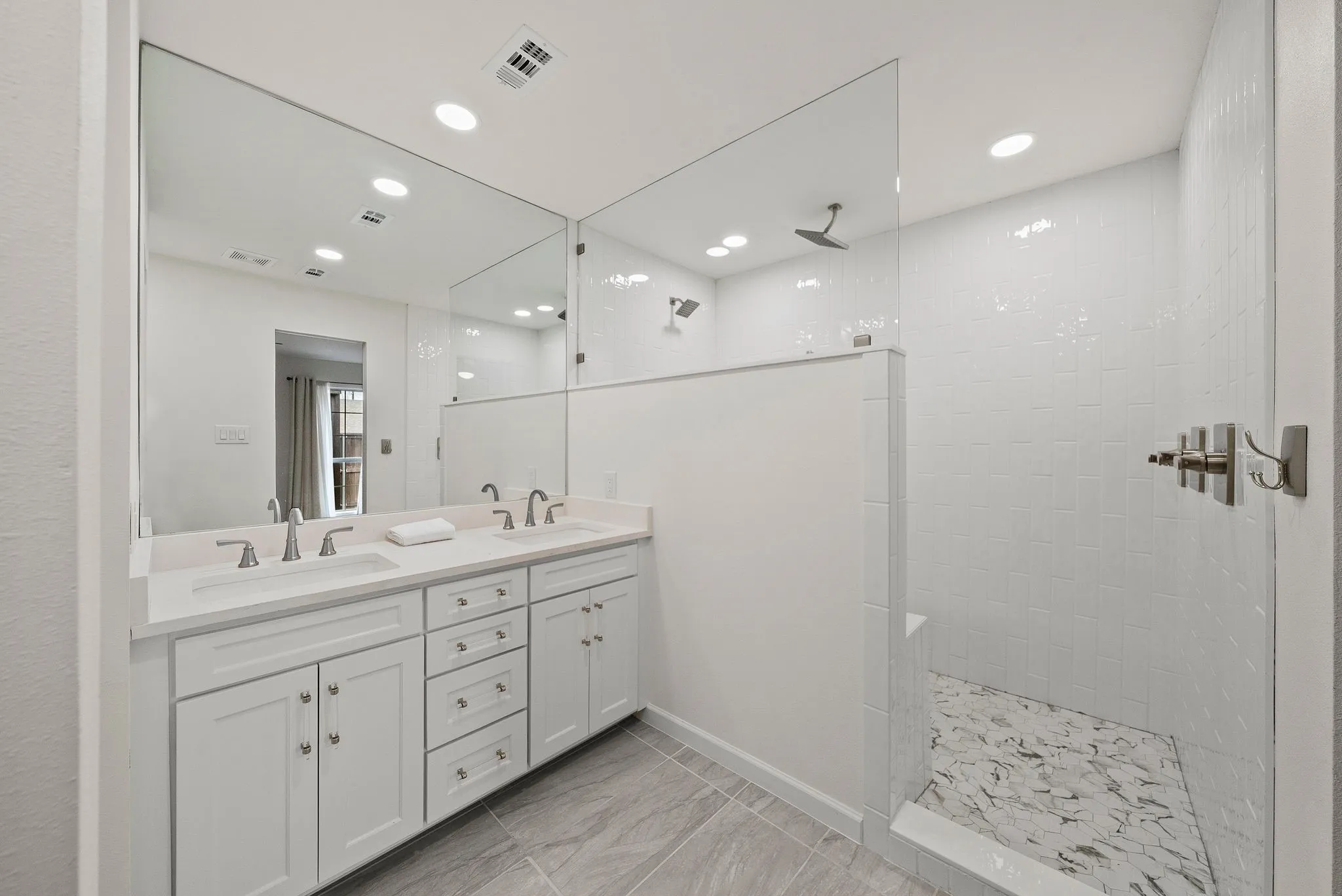 Single Family Residence For Sale in Collin County , 8074 Dove Cove, Frisco, Texas 75034, 3 Bedroom, 3 Bathroom, 1 Garage spaces, 2,097 Sqft, built in 1976, Preowned, mls#21239554, Real Estate Agent in Frisco, Homes For Sale in Collin county, Homes For Sale in Frisco, Realtor in Frisco Texas, Real Estate Brokerage Independent Realty Texas, Luminita Cordes Realtor
