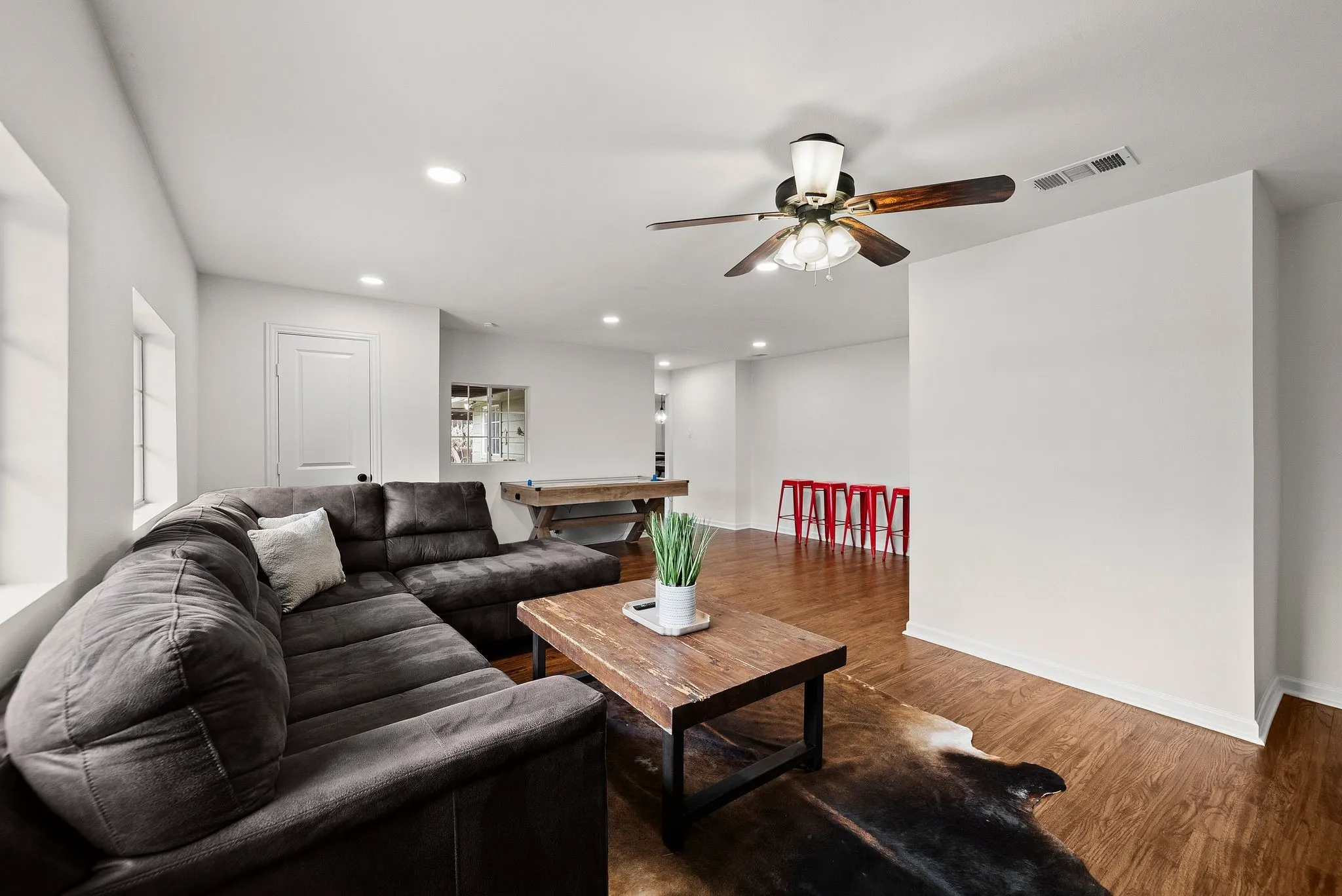 Single Family Residence For Sale in Collin County , 8074 Dove Cove, Frisco, Texas 75034, 3 Bedroom, 3 Bathroom, 1 Garage spaces, 2,097 Sqft, built in 1976, Preowned, mls#21239554, Real Estate Agent in Frisco, Homes For Sale in Collin county, Homes For Sale in Frisco, Realtor in Frisco Texas, Real Estate Brokerage Independent Realty Texas, Luminita Cordes Realtor