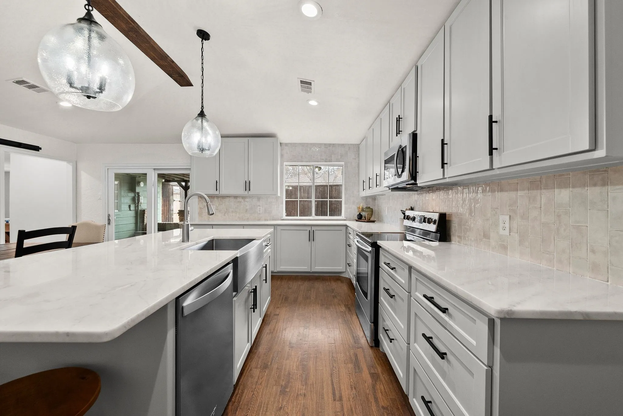 Single Family Residence For Sale in Collin County , 8074 Dove Cove, Frisco, Texas 75034, 3 Bedroom, 3 Bathroom, 1 Garage spaces, 2,097 Sqft, built in 1976, Preowned, mls#21239554, Real Estate Agent in Frisco, Homes For Sale in Collin county, Homes For Sale in Frisco, Realtor in Frisco Texas, Real Estate Brokerage Independent Realty Texas, Luminita Cordes Realtor