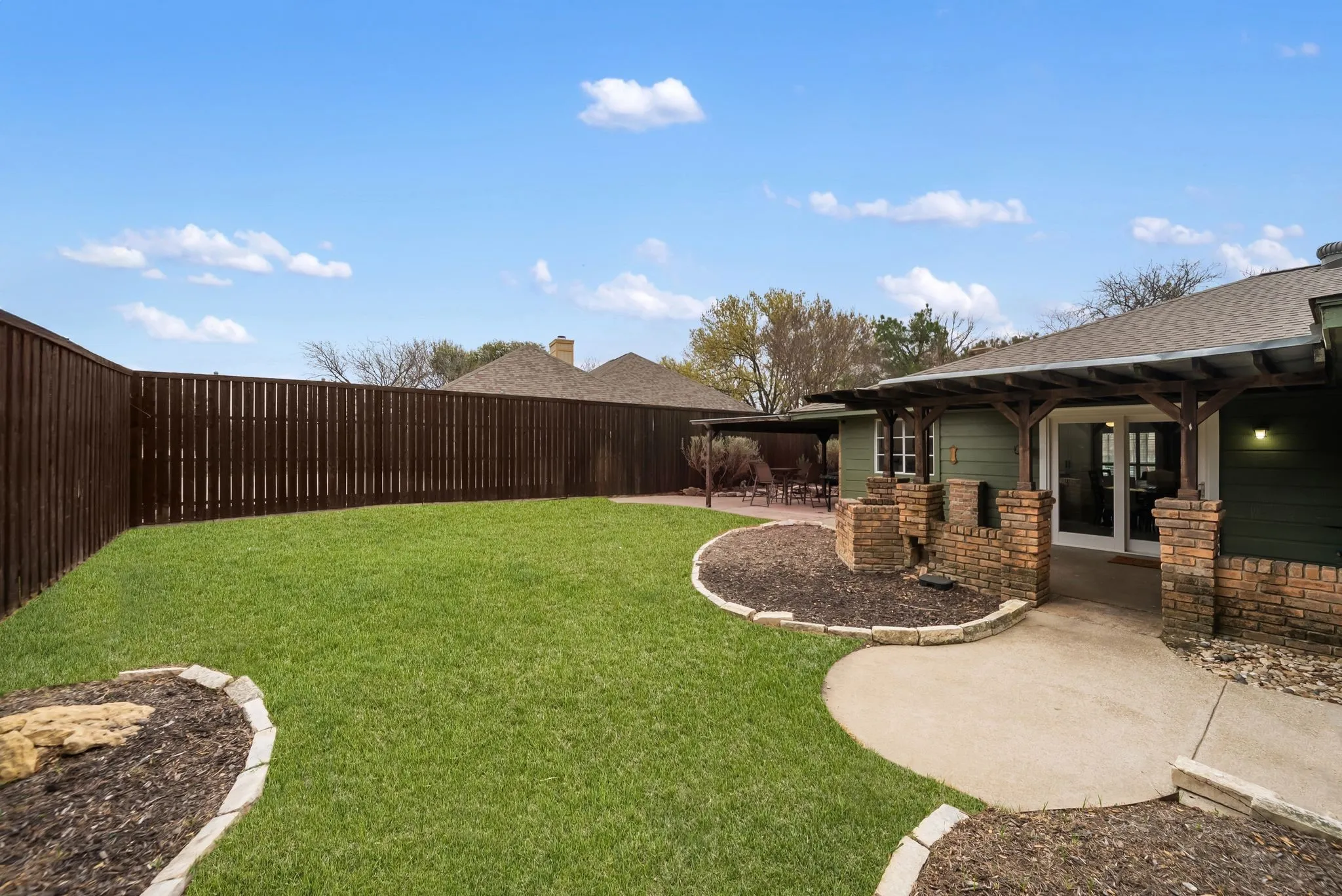 Single Family Residence For Sale in Collin County , 8074 Dove Cove, Frisco, Texas 75034, 3 Bedroom, 3 Bathroom, 1 Garage spaces, 2,097 Sqft, built in 1976, Preowned, mls#21239554, Real Estate Agent in Frisco, Homes For Sale in Collin county, Homes For Sale in Frisco, Realtor in Frisco Texas, Real Estate Brokerage Independent Realty Texas, Luminita Cordes Realtor