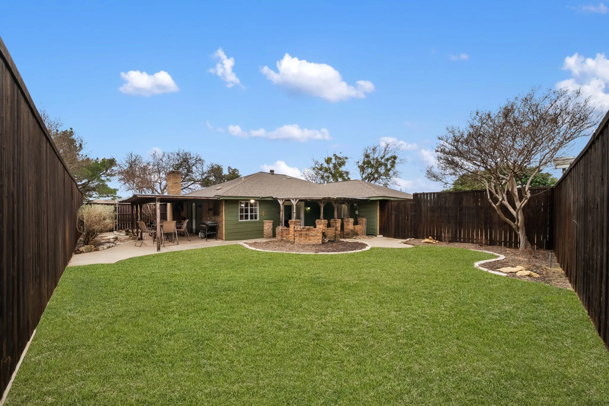 Single Family Residence For Sale in Collin County , 8074 Dove Cove, Frisco, Texas 75034, 3 Bedroom, 3 Bathroom, 1 Garage spaces, 2,097 Sqft, built in 1976, Preowned, mls#21239554, Real Estate Agent in Frisco, Homes For Sale in Collin county, Homes For Sale in Frisco, Realtor in Frisco Texas, Real Estate Brokerage Independent Realty Texas, Luminita Cordes Realtor