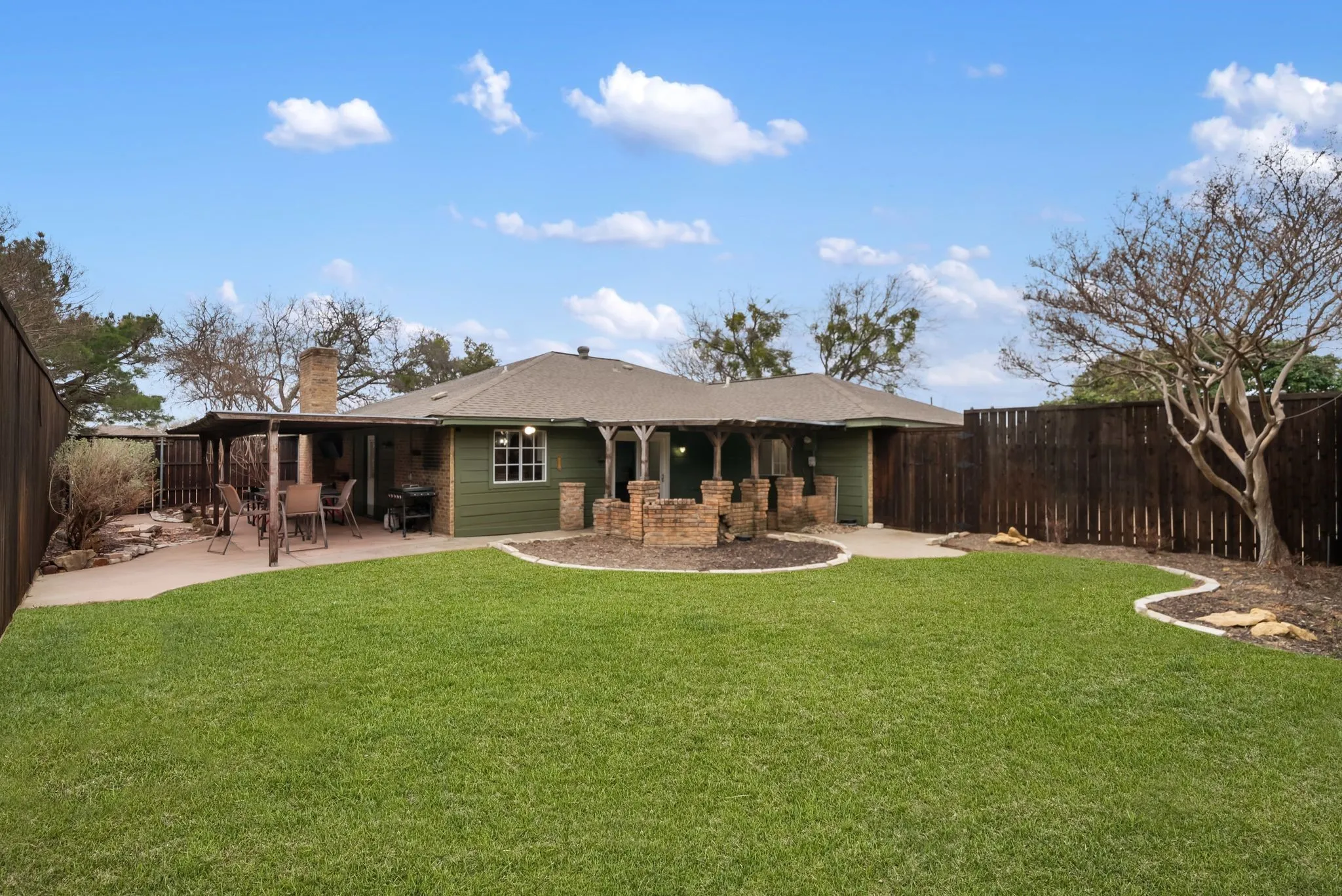 Single Family Residence For Sale in Collin County , 8074 Dove Cove, Frisco, Texas 75034, 3 Bedroom, 3 Bathroom, 1 Garage spaces, 2,097 Sqft, built in 1976, Preowned, mls#21239554, Real Estate Agent in Frisco, Homes For Sale in Collin county, Homes For Sale in Frisco, Realtor in Frisco Texas, Real Estate Brokerage Independent Realty Texas, Luminita Cordes Realtor
