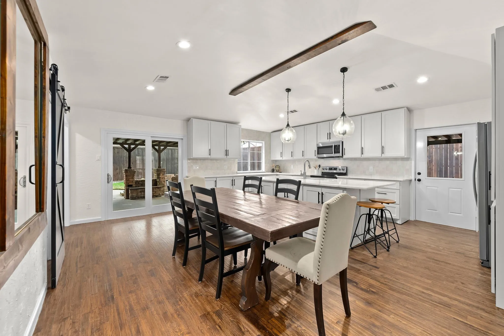 Single Family Residence For Sale in Collin County , 8074 Dove Cove, Frisco, Texas 75034, 3 Bedroom, 3 Bathroom, 1 Garage spaces, 2,097 Sqft, built in 1976, Preowned, mls#21239554, Real Estate Agent in Frisco, Homes For Sale in Collin county, Homes For Sale in Frisco, Realtor in Frisco Texas, Real Estate Brokerage Independent Realty Texas, Luminita Cordes Realtor
