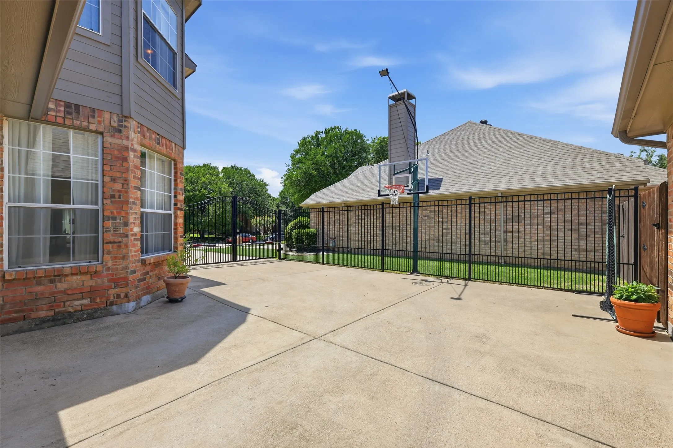 Single Family Residence For Sale in Tarrant County , 1303 Clark Springs Drive, Keller, Texas 76248, 4 Bedroom, 4 Bathroom, 2 Garage spaces, 3,330 Sqft, built in 1999, Preowned, Price $698,500, mls#21255328, Real Estate Agent in Keller, Homes For Sale in Tarrant county, Homes For Sale in Keller, Realtor in Keller Texas, Real Estate Brokerage Independent Realty Texas, Luminita Cordes Realtor