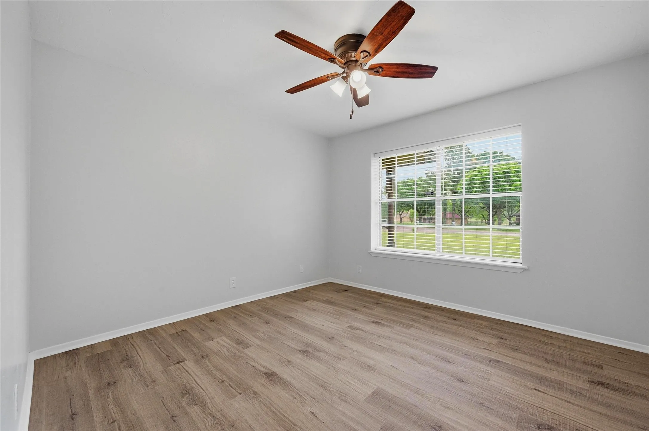 Single Family Residence For Sale in Grayson County , 3347 Carriage Circle, Sherman, Texas 75092, 3 Bedroom, 2 Bathroom, 2 Garage spaces, 1,635 Sqft, built in 1978, Preowned, mls#21247501, Real Estate Agent in Sherman, Homes For Sale in Grayson county, Homes For Sale in Sherman, Realtor in Sherman Texas, Real Estate Brokerage Independent Realty Texas, Luminita Cordes Realtor