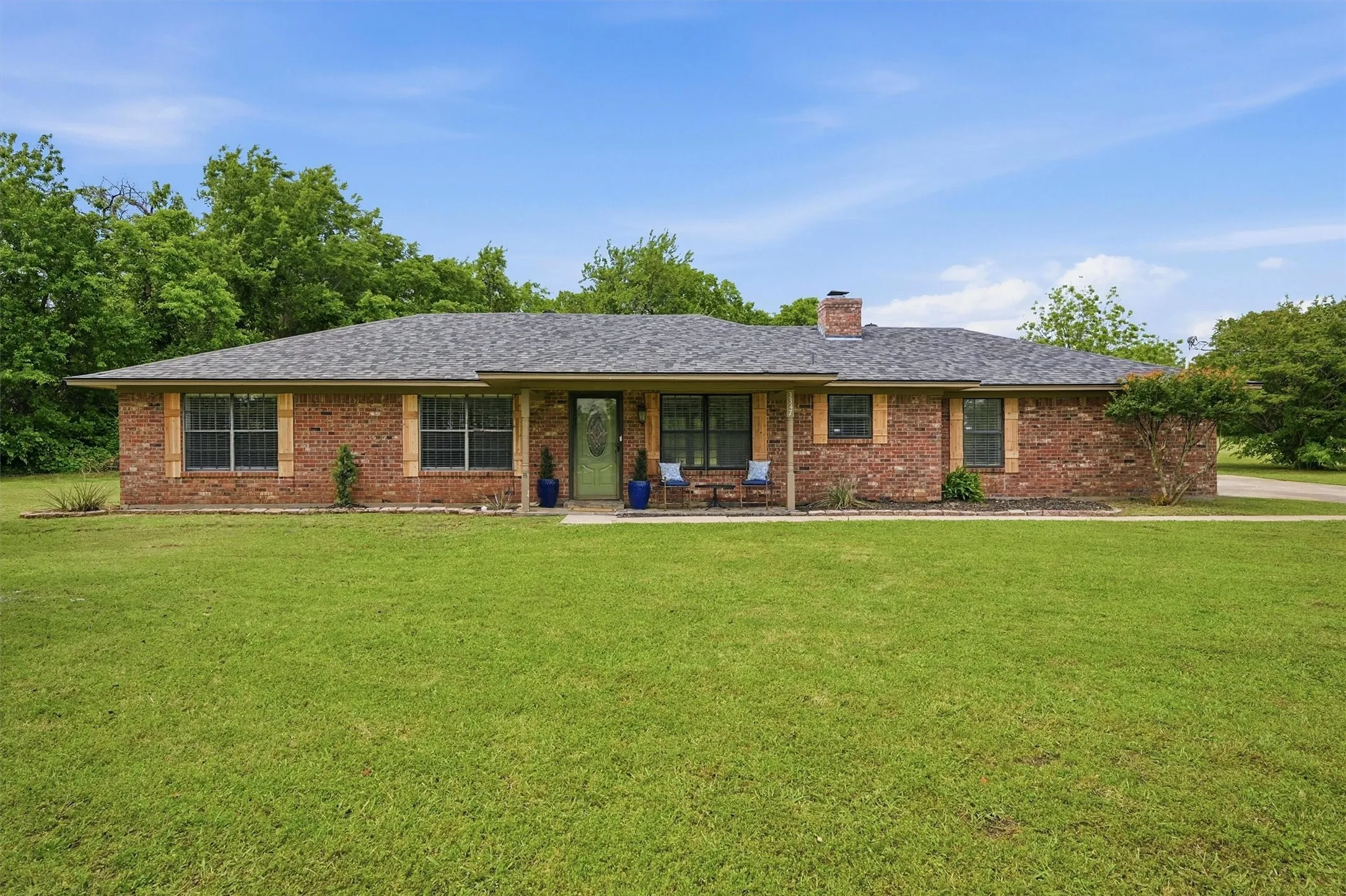 Single Family Residence For Sale in Grayson County , 3347 Carriage Circle, Sherman, Texas 75092, 3 Bedroom, 2 Bathroom, 2 Garage spaces, 1,635 Sqft, built in 1978, Preowned, mls#21247501, Real Estate Agent in Sherman, Homes For Sale in Grayson county, Homes For Sale in Sherman, Realtor in Sherman Texas, Real Estate Brokerage Independent Realty Texas, Luminita Cordes Realtor