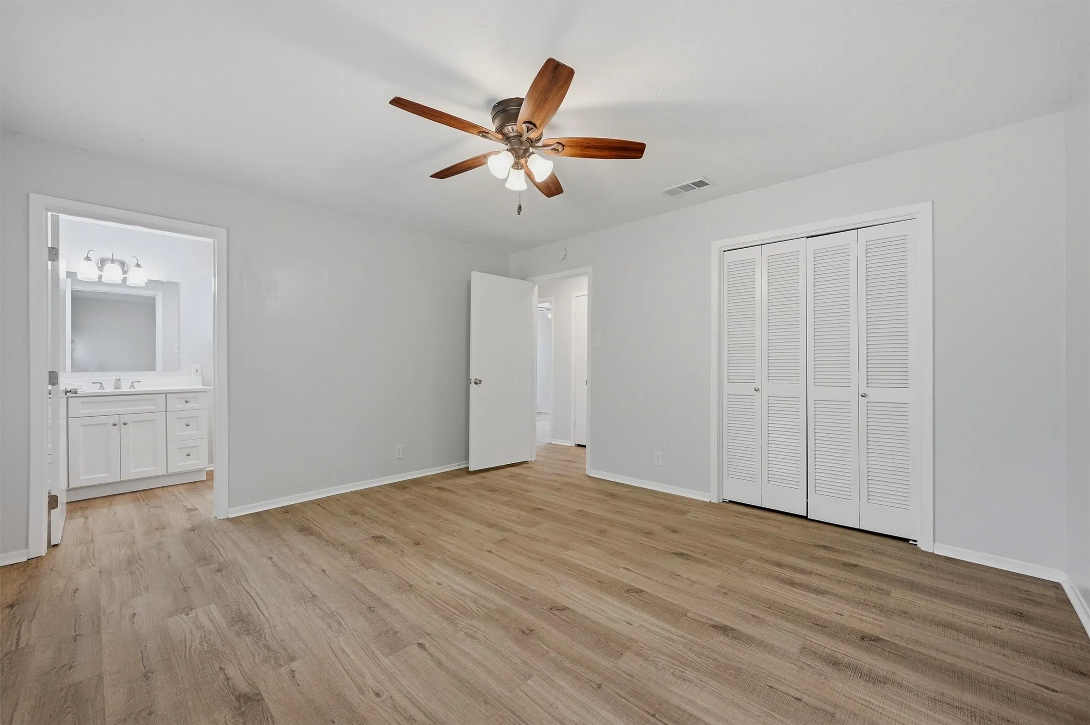 Single Family Residence For Sale in Grayson County , 3347 Carriage Circle, Sherman, Texas 75092, 3 Bedroom, 2 Bathroom, 2 Garage spaces, 1,635 Sqft, built in 1978, Preowned, mls#21247501, Real Estate Agent in Sherman, Homes For Sale in Grayson county, Homes For Sale in Sherman, Realtor in Sherman Texas, Real Estate Brokerage Independent Realty Texas, Luminita Cordes Realtor