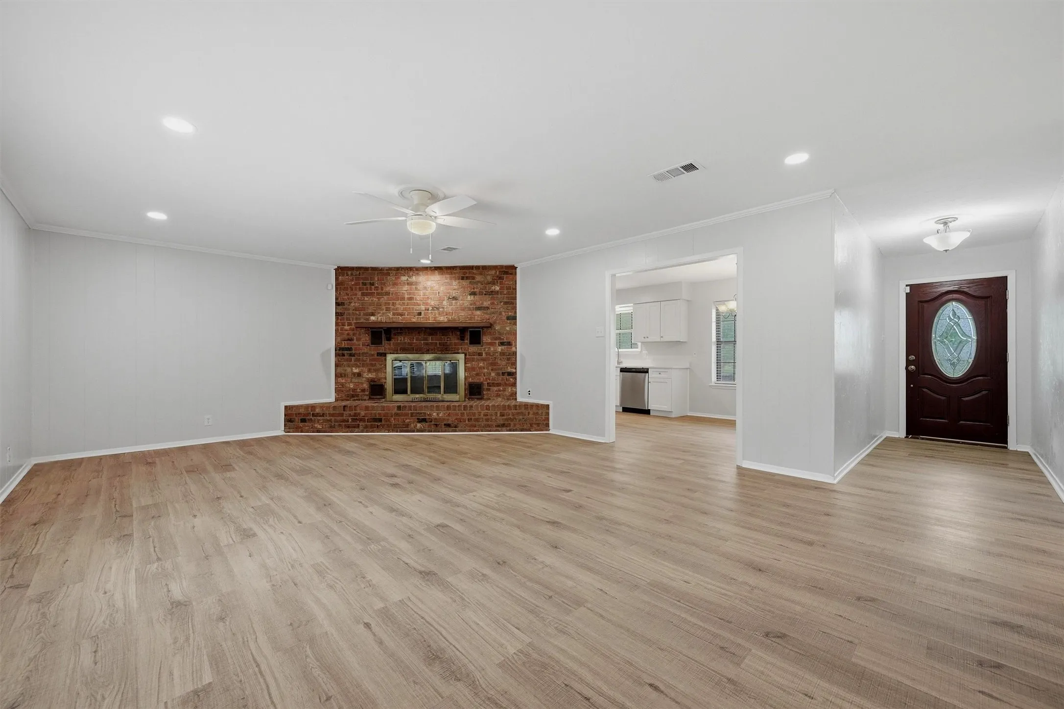 Single Family Residence For Sale in Grayson County , 3347 Carriage Circle, Sherman, Texas 75092, 3 Bedroom, 2 Bathroom, 2 Garage spaces, 1,635 Sqft, built in 1978, Preowned, mls#21247501, Real Estate Agent in Sherman, Homes For Sale in Grayson county, Homes For Sale in Sherman, Realtor in Sherman Texas, Real Estate Brokerage Independent Realty Texas, Luminita Cordes Realtor