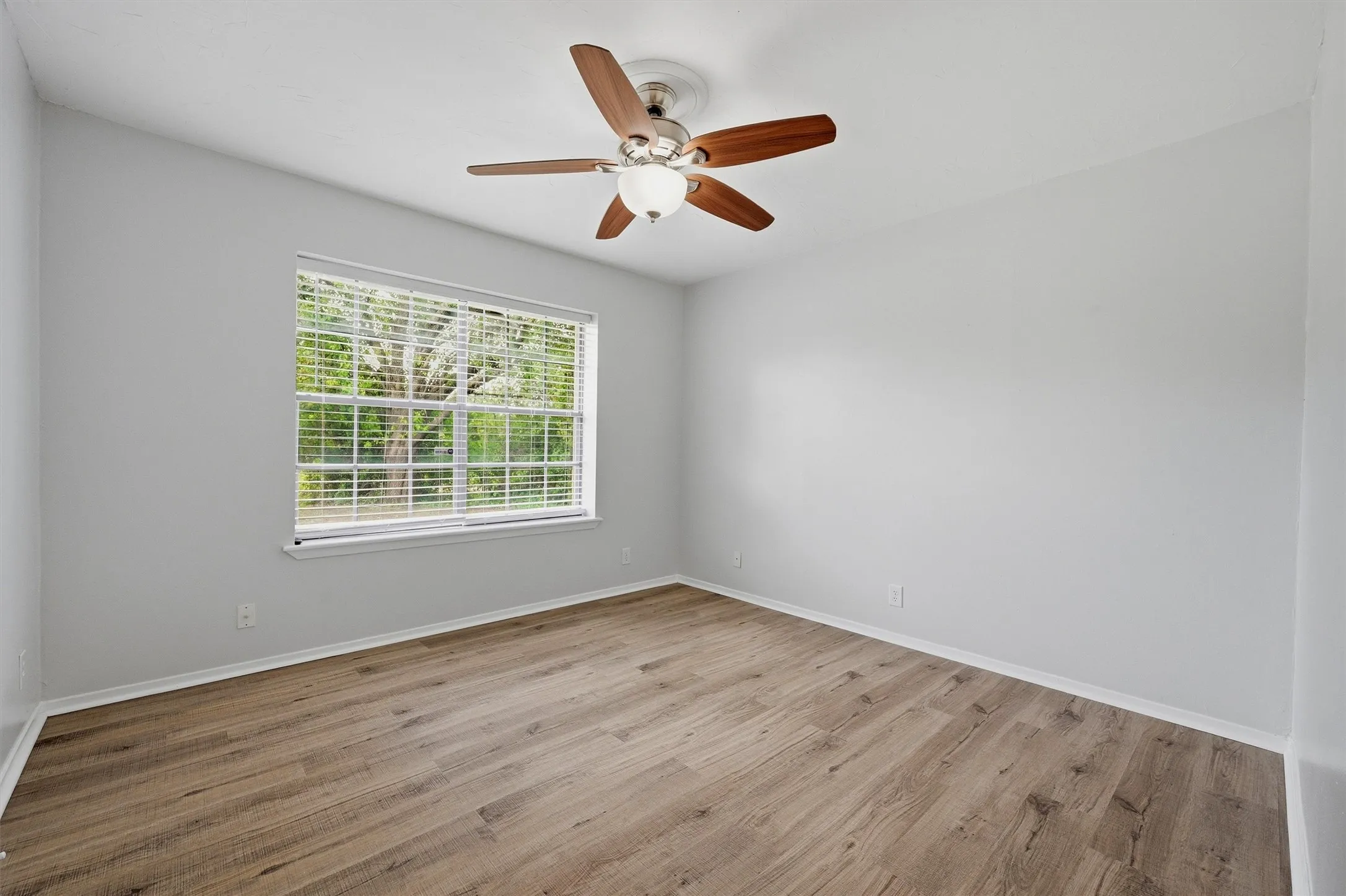 Single Family Residence For Sale in Grayson County , 3347 Carriage Circle, Sherman, Texas 75092, 3 Bedroom, 2 Bathroom, 2 Garage spaces, 1,635 Sqft, built in 1978, Preowned, mls#21247501, Real Estate Agent in Sherman, Homes For Sale in Grayson county, Homes For Sale in Sherman, Realtor in Sherman Texas, Real Estate Brokerage Independent Realty Texas, Luminita Cordes Realtor