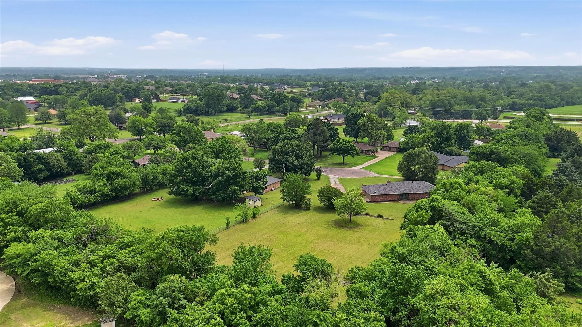 Single Family Residence For Sale in Grayson County , 3347 Carriage Circle, Sherman, Texas 75092, 3 Bedroom, 2 Bathroom, 2 Garage spaces, 1,635 Sqft, built in 1978, Preowned, mls#21247501, Real Estate Agent in Sherman, Homes For Sale in Grayson county, Homes For Sale in Sherman, Realtor in Sherman Texas, Real Estate Brokerage Independent Realty Texas, Luminita Cordes Realtor