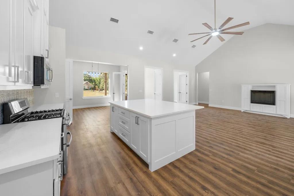 Single Family Residence For Sale in Smith County , 19682 Dove Ridge Drive, Lindale, Texas 75771, 4 Bedroom, 3 Bathroom, 2 Garage spaces, 2,546 Sqft, built in 2025, mls#21254327, Real Estate Agent in Lindale, Homes For Sale in Smith county, Homes For Sale in Lindale, Realtor in Lindale Texas, Real Estate Brokerage Independent Realty Texas, Luminita Cordes Realtor