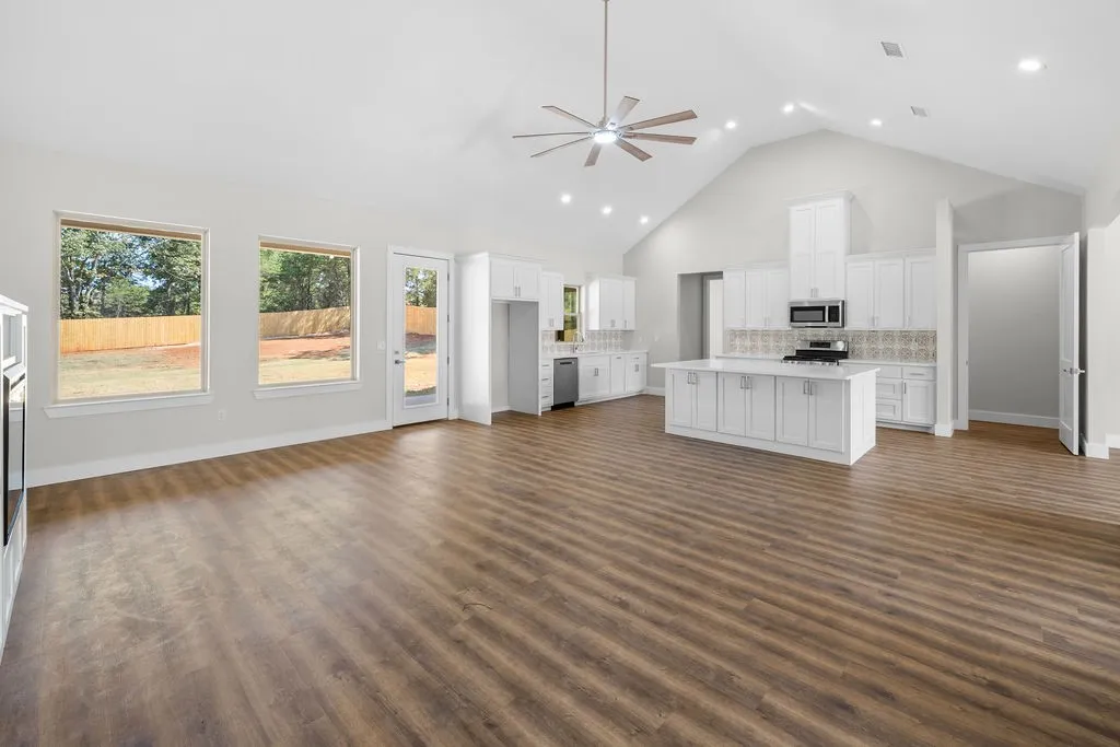 Single Family Residence For Sale in Smith County , 19682 Dove Ridge Drive, Lindale, Texas 75771, 4 Bedroom, 3 Bathroom, 2 Garage spaces, 2,546 Sqft, built in 2025, mls#21254327, Real Estate Agent in Lindale, Homes For Sale in Smith county, Homes For Sale in Lindale, Realtor in Lindale Texas, Real Estate Brokerage Independent Realty Texas, Luminita Cordes Realtor