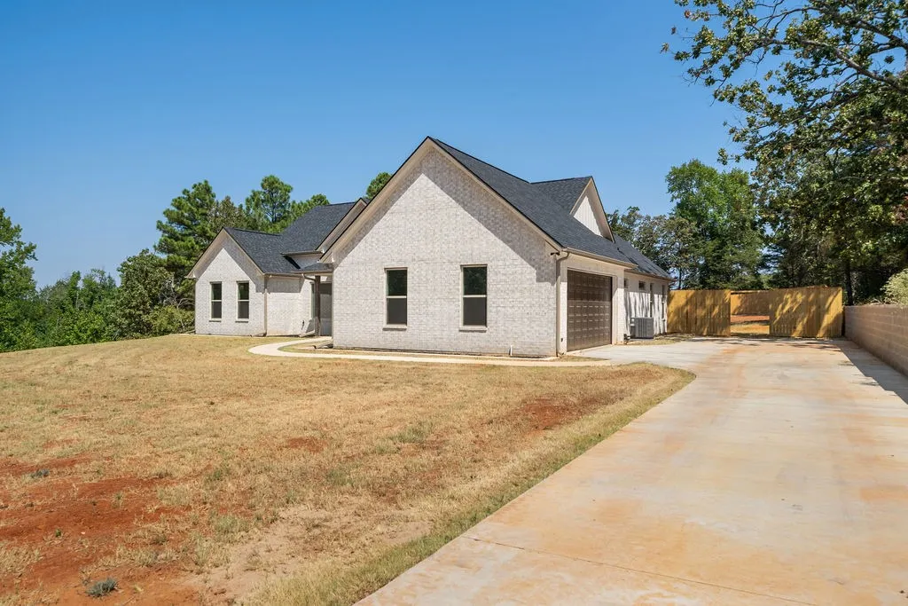 Single Family Residence For Sale in Smith County , 19682 Dove Ridge Drive, Lindale, Texas 75771, 4 Bedroom, 3 Bathroom, 2 Garage spaces, 2,546 Sqft, built in 2025, mls#21254327, Real Estate Agent in Lindale, Homes For Sale in Smith county, Homes For Sale in Lindale, Realtor in Lindale Texas, Real Estate Brokerage Independent Realty Texas, Luminita Cordes Realtor