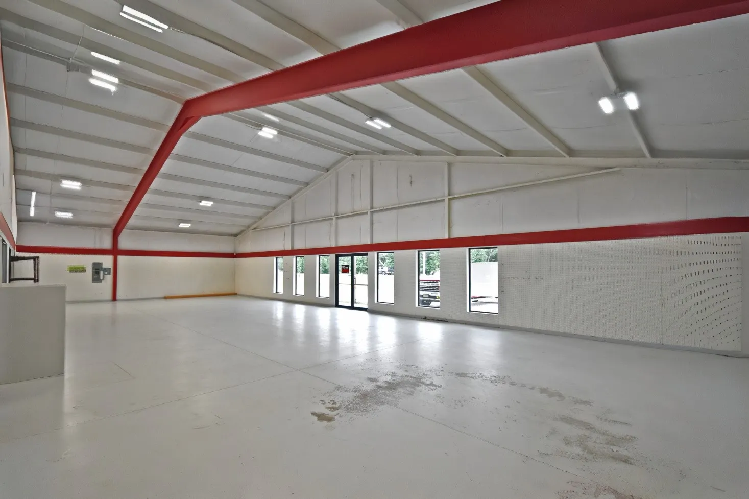 Business For Sale in Wood County , 3910 W State Highway 154, Yantis, Texas 75497, 0, 0, Garage spaces, 4,592 Sqft, built in 2005, Preowned, Price $599,000, mls#21250167, Real Estate Agent in Yantis, Homes For Sale in Wood county, Homes For Sale in Yantis, Realtor in Yantis Texas, Real Estate Brokerage Independent Realty Texas, Luminita Cordes Realtor