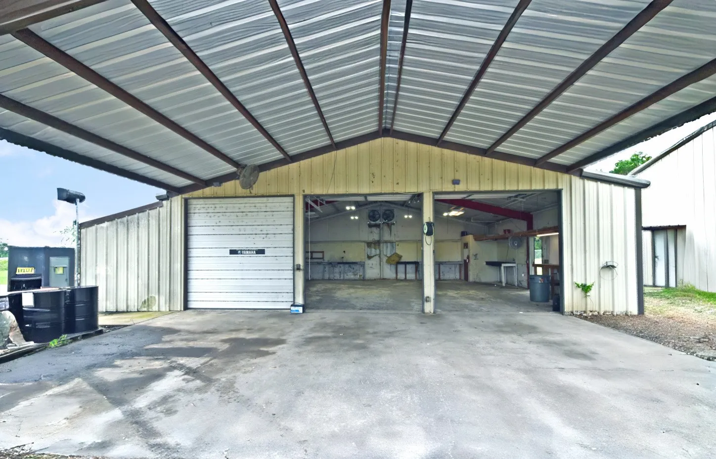 Business For Sale in Wood County , 3910 W State Highway 154, Yantis, Texas 75497, 0, 0, Garage spaces, 4,592 Sqft, built in 2005, Preowned, Price $599,000, mls#21250167, Real Estate Agent in Yantis, Homes For Sale in Wood county, Homes For Sale in Yantis, Realtor in Yantis Texas, Real Estate Brokerage Independent Realty Texas, Luminita Cordes Realtor