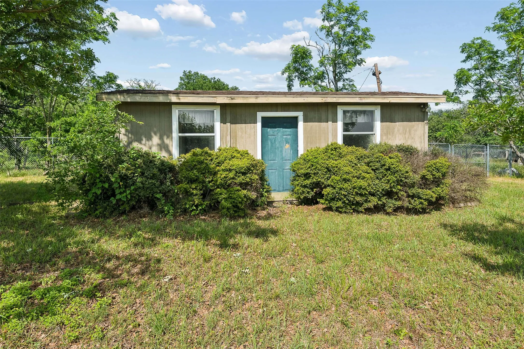Farm For Sale in Wise County , 194 Private Road 4663, Boyd, Texas 76023, 3 Bedroom, 2 Bathroom, Garage spaces, 1,248 Sqft, built in 1995, Preowned, mls#21254839, Real Estate Agent in Boyd, Homes For Sale in Wise county, Homes For Sale in Boyd, Realtor in Boyd Texas, Real Estate Brokerage Independent Realty Texas, Luminita Cordes Realtor