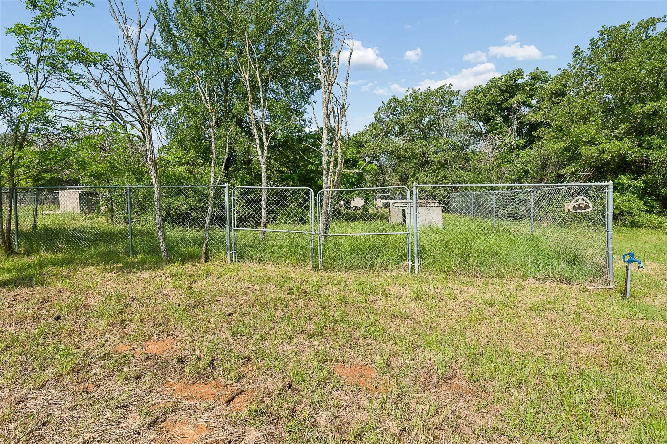 Farm For Sale in Wise County , 194 Private Road 4663, Boyd, Texas 76023, 3 Bedroom, 2 Bathroom, Garage spaces, 1,248 Sqft, built in 1995, Preowned, mls#21254839, Real Estate Agent in Boyd, Homes For Sale in Wise county, Homes For Sale in Boyd, Realtor in Boyd Texas, Real Estate Brokerage Independent Realty Texas, Luminita Cordes Realtor