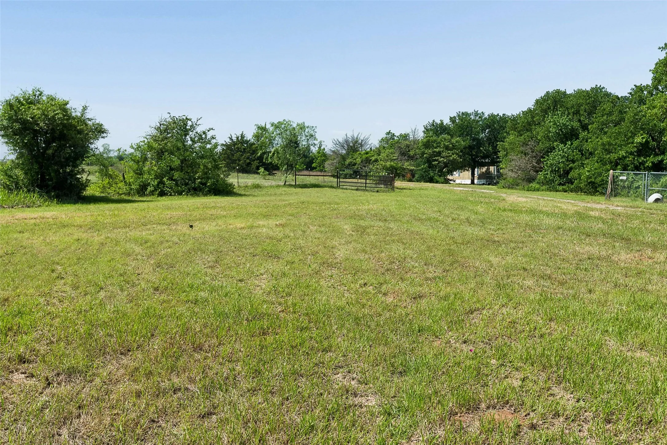 Farm For Sale in Wise County , 194 Private Road 4663, Boyd, Texas 76023, 3 Bedroom, 2 Bathroom, Garage spaces, 1,248 Sqft, built in 1995, Preowned, mls#21254839, Real Estate Agent in Boyd, Homes For Sale in Wise county, Homes For Sale in Boyd, Realtor in Boyd Texas, Real Estate Brokerage Independent Realty Texas, Luminita Cordes Realtor