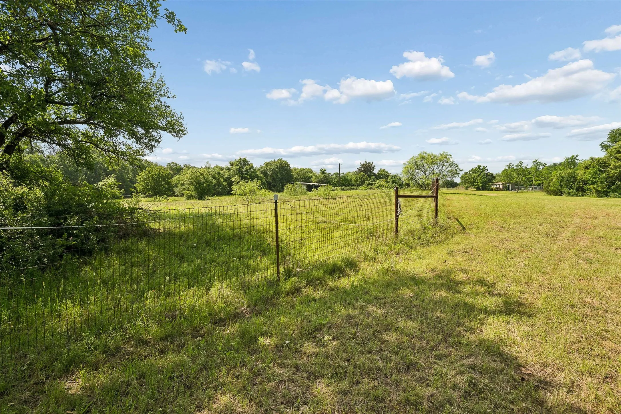 Farm For Sale in Wise County , 194 Private Road 4663, Boyd, Texas 76023, 3 Bedroom, 2 Bathroom, Garage spaces, 1,248 Sqft, built in 1995, Preowned, mls#21254839, Real Estate Agent in Boyd, Homes For Sale in Wise county, Homes For Sale in Boyd, Realtor in Boyd Texas, Real Estate Brokerage Independent Realty Texas, Luminita Cordes Realtor
