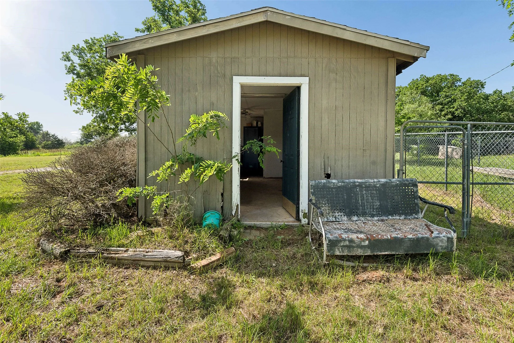 Farm For Sale in Wise County , 194 Private Road 4663, Boyd, Texas 76023, 3 Bedroom, 2 Bathroom, Garage spaces, 1,248 Sqft, built in 1995, Preowned, mls#21254839, Real Estate Agent in Boyd, Homes For Sale in Wise county, Homes For Sale in Boyd, Realtor in Boyd Texas, Real Estate Brokerage Independent Realty Texas, Luminita Cordes Realtor
