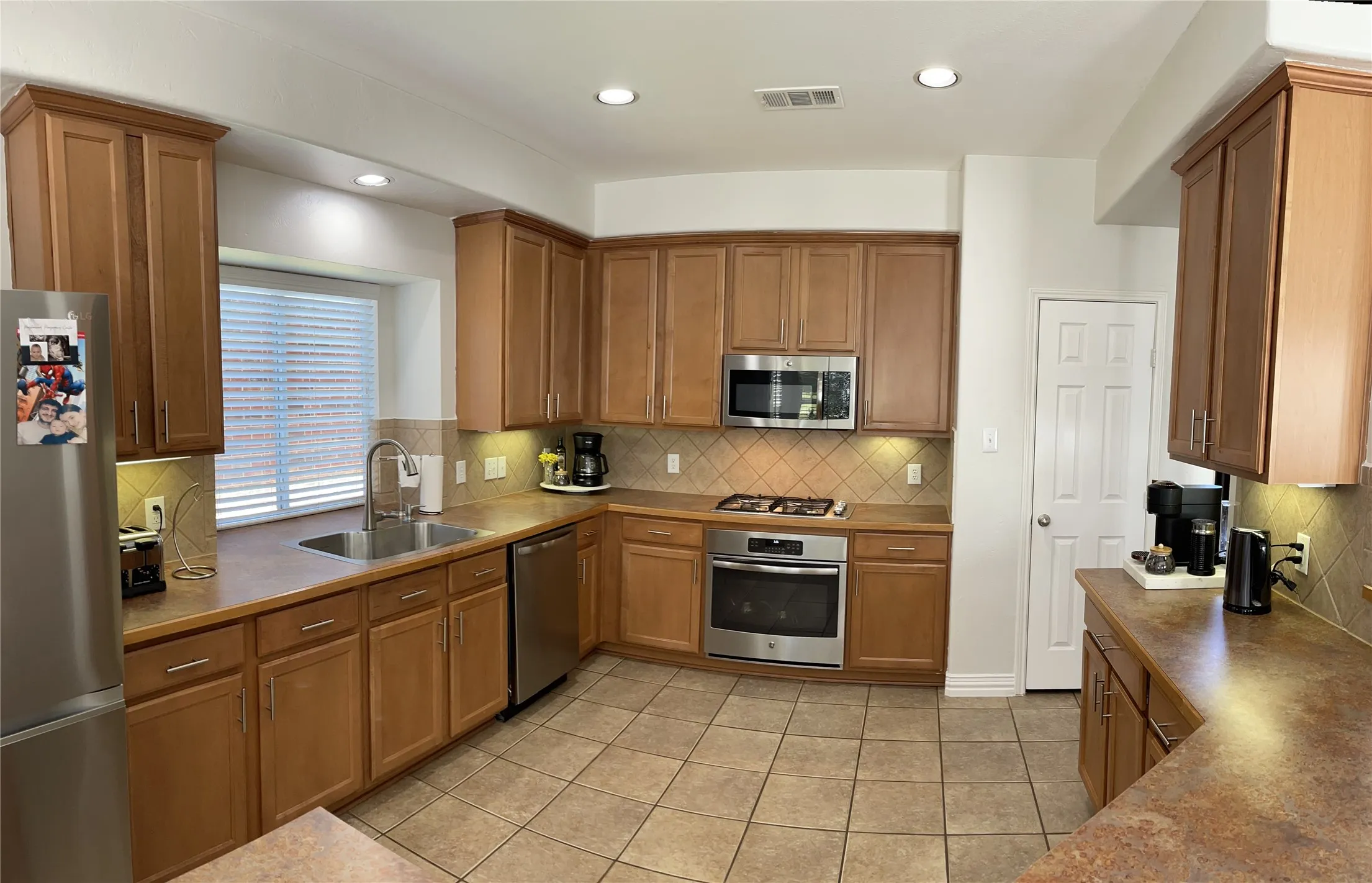 Single Family Residence For Sale in Denton County , 3300 Lighthouse Drive, Denton, Texas 76210, 5 Bedrooms, 3 Bathrooms, 2 Garage spaces, 3,040 Sqft, built in 2004, Preowned, Price $445,000, mls#21255358, Real Estate Agent in Denton, Homes For Sale in Denton county, Homes For Sale in Denton, Realtor in Denton Texas, Real Estate Brokerage Independent Realty Texas, Luminita Cordes Realtor