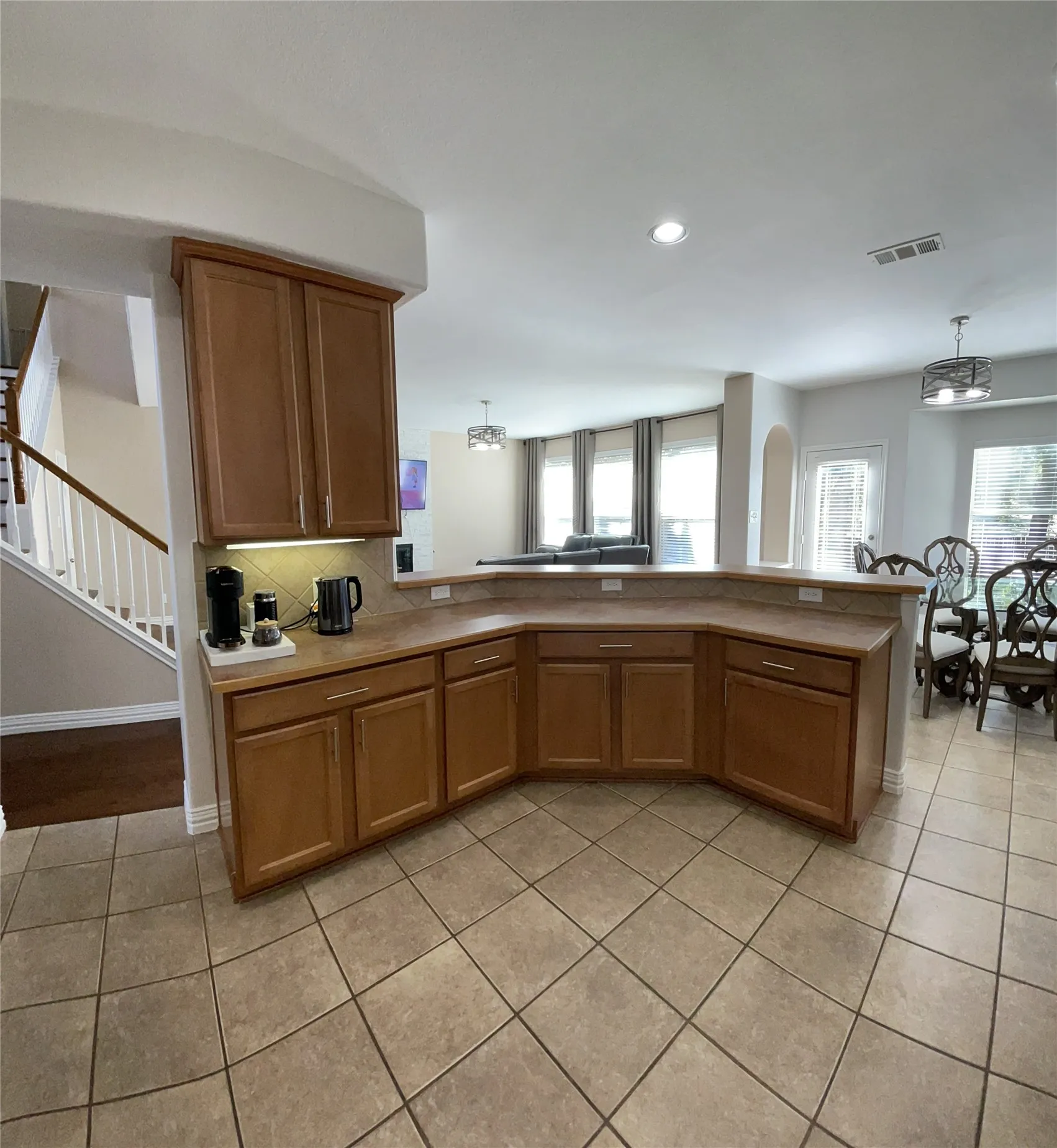 Single Family Residence For Sale in Denton County , 3300 Lighthouse Drive, Denton, Texas 76210, 5 Bedrooms, 3 Bathrooms, 2 Garage spaces, 3,040 Sqft, built in 2004, Preowned, Price $445,000, mls#21255358, Real Estate Agent in Denton, Homes For Sale in Denton county, Homes For Sale in Denton, Realtor in Denton Texas, Real Estate Brokerage Independent Realty Texas, Luminita Cordes Realtor