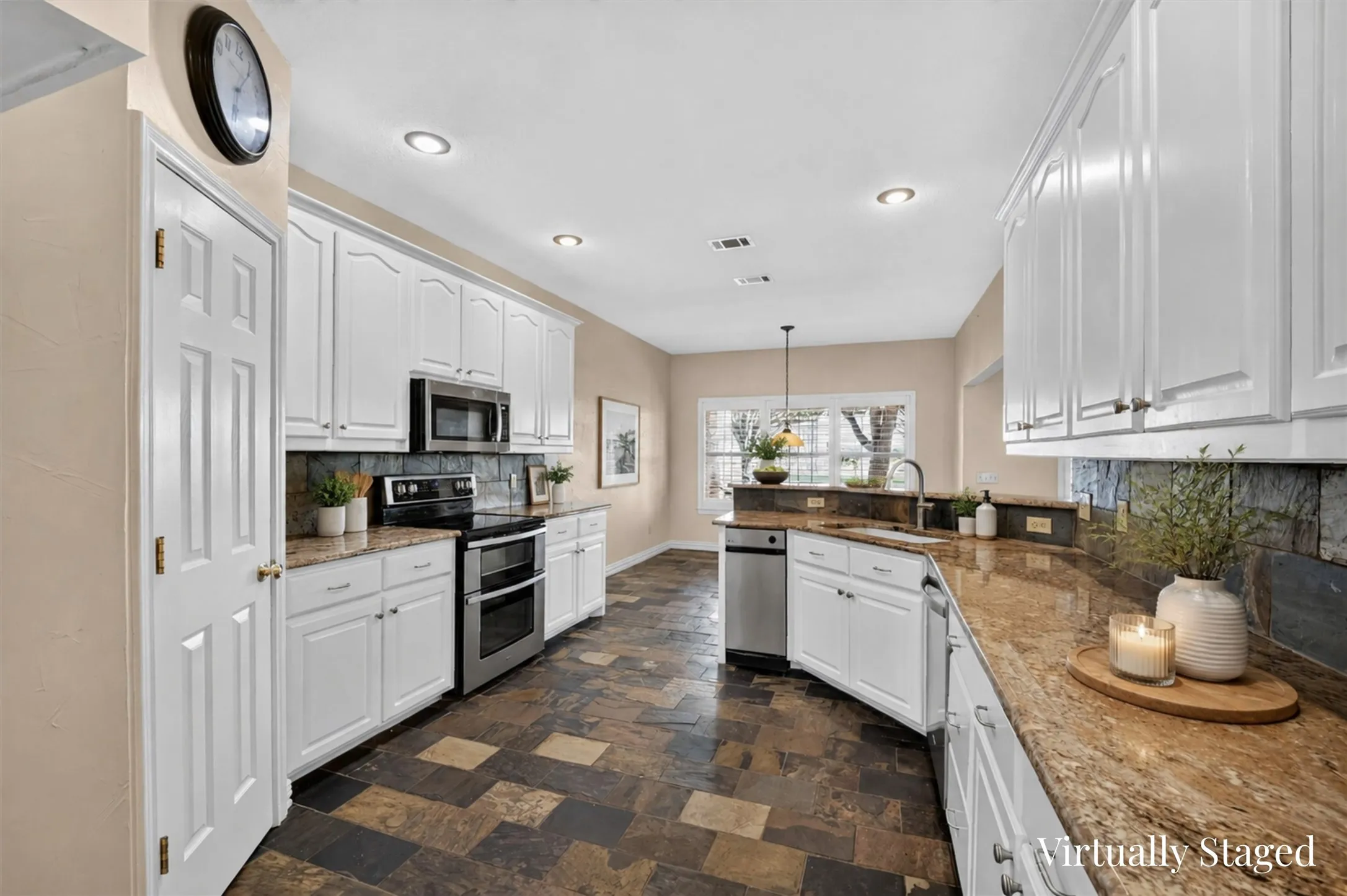 Single Family Residence For Sale in Grayson County , 8034 Fm 902, Howe, Texas 75459, 4 Bedroom, 4 Bathroom, 2 Garage spaces, 3,134 Sqft, built in 2001, Preowned, mls#21252351, Real Estate Agent in Howe, Homes For Sale in Grayson county, Homes For Sale in Howe, Realtor in Howe Texas, Real Estate Brokerage Independent Realty Texas, Luminita Cordes Realtor