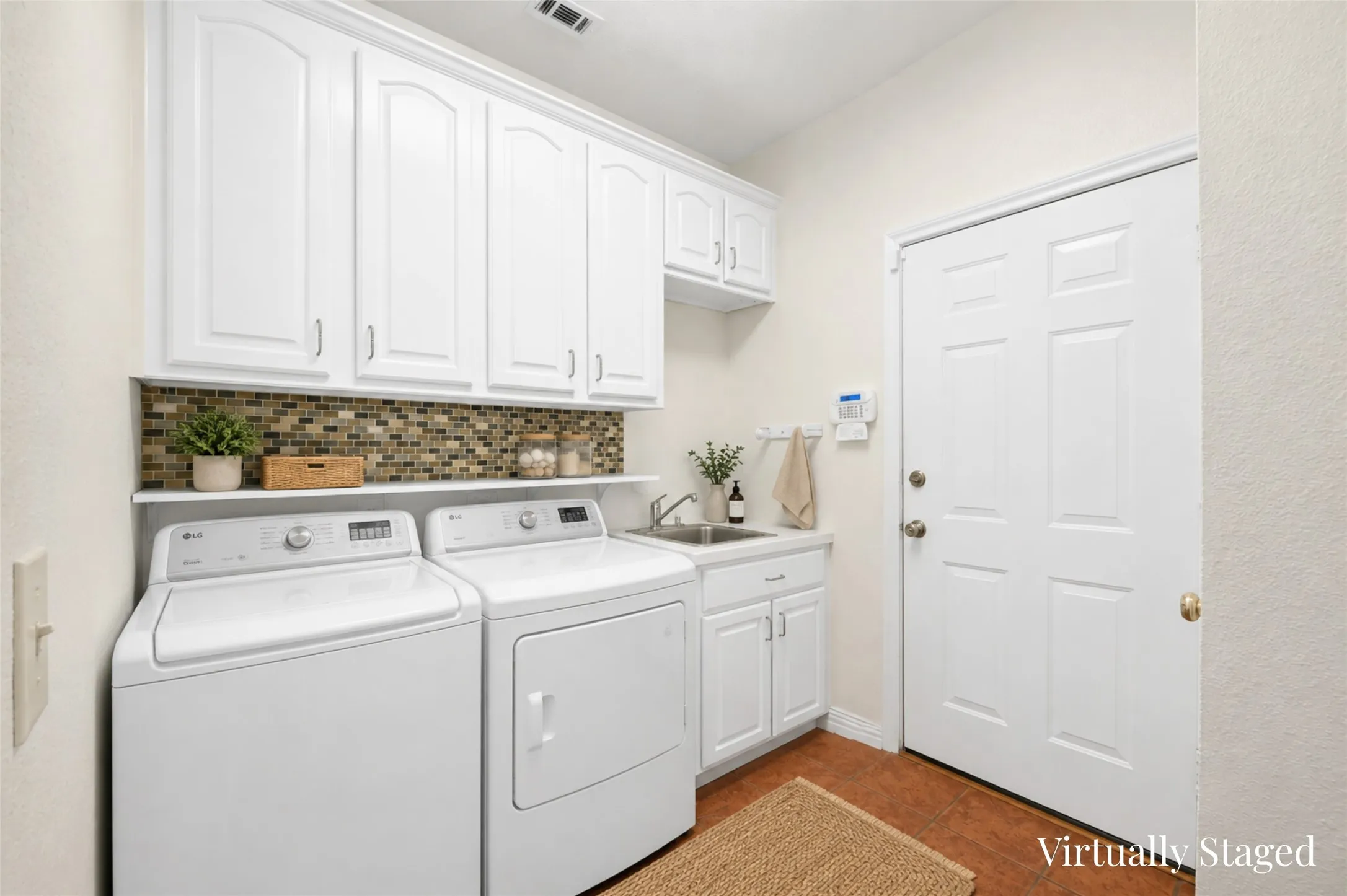 Single Family Residence For Sale in Grayson County , 8034 Fm 902, Howe, Texas 75459, 4 Bedroom, 4 Bathroom, 2 Garage spaces, 3,134 Sqft, built in 2001, Preowned, mls#21252351, Real Estate Agent in Howe, Homes For Sale in Grayson county, Homes For Sale in Howe, Realtor in Howe Texas, Real Estate Brokerage Independent Realty Texas, Luminita Cordes Realtor