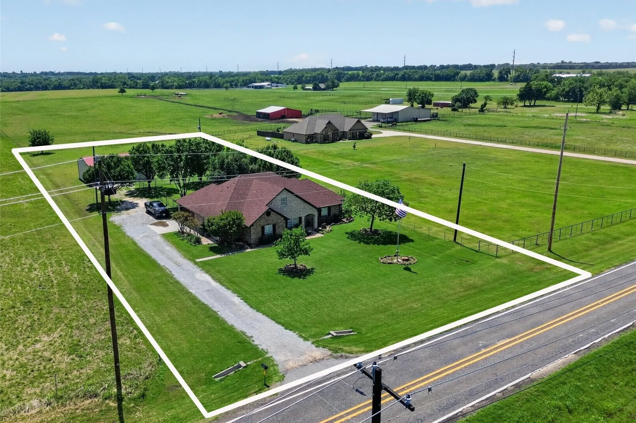 Single Family Residence For Sale in Grayson County , 8034 Fm 902, Howe, Texas 75459, 4 Bedroom, 4 Bathroom, 2 Garage spaces, 3,134 Sqft, built in 2001, Preowned, mls#21252351, Real Estate Agent in Howe, Homes For Sale in Grayson county, Homes For Sale in Howe, Realtor in Howe Texas, Real Estate Brokerage Independent Realty Texas, Luminita Cordes Realtor
